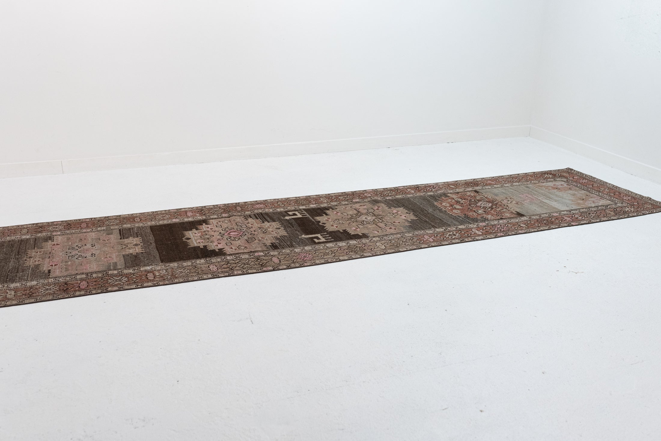 3&#39;1 x 16&#39;0 | Long Antique Runner | CE-R-3062