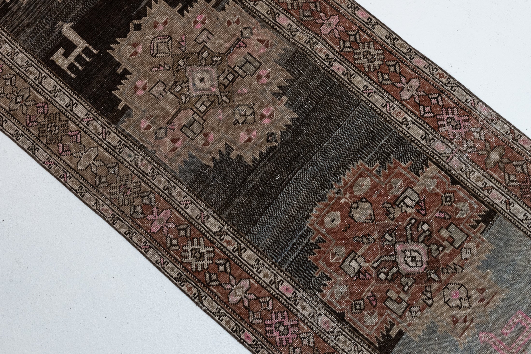 3&#39;1 x 16&#39;0 | Long Antique Runner | CE-R-3062