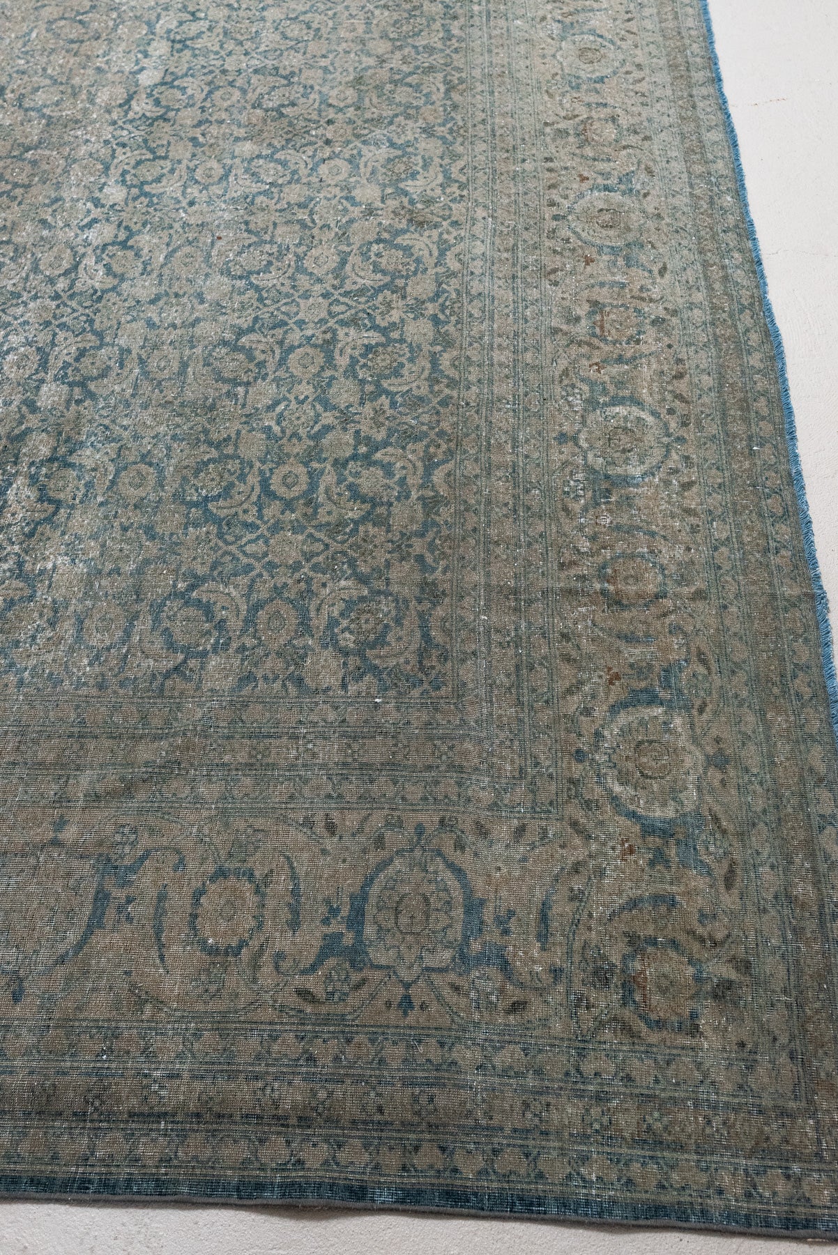 10&#39;2 x 13&#39;2 | Beautiful Tabriz | Designers L-2556