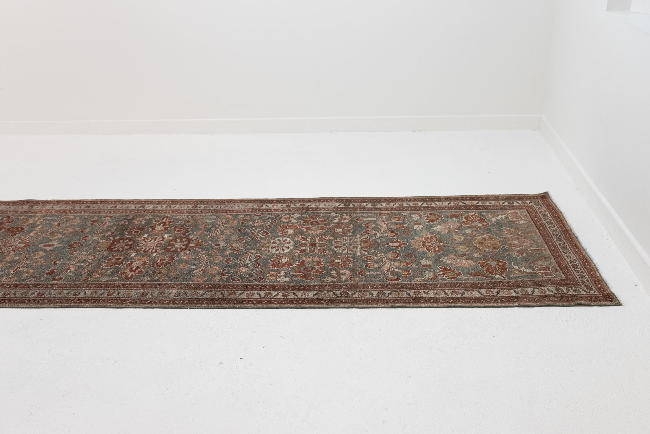 3&#39;2 x 16&#39;7 | Classic Vintage Malayer Runner | CE-R-3061