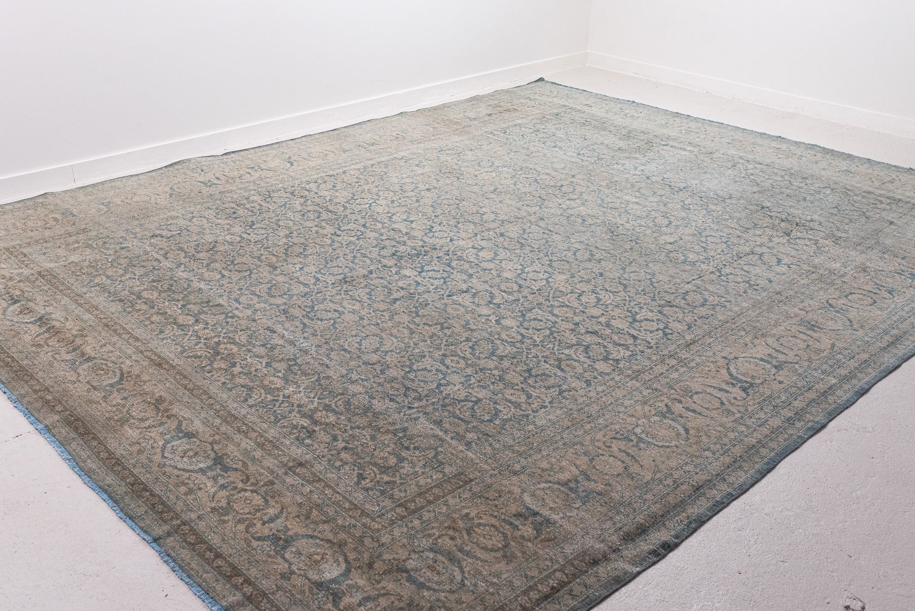 10&#39;2 x 13&#39;2 | Beautiful Tabriz | Designers L-2556