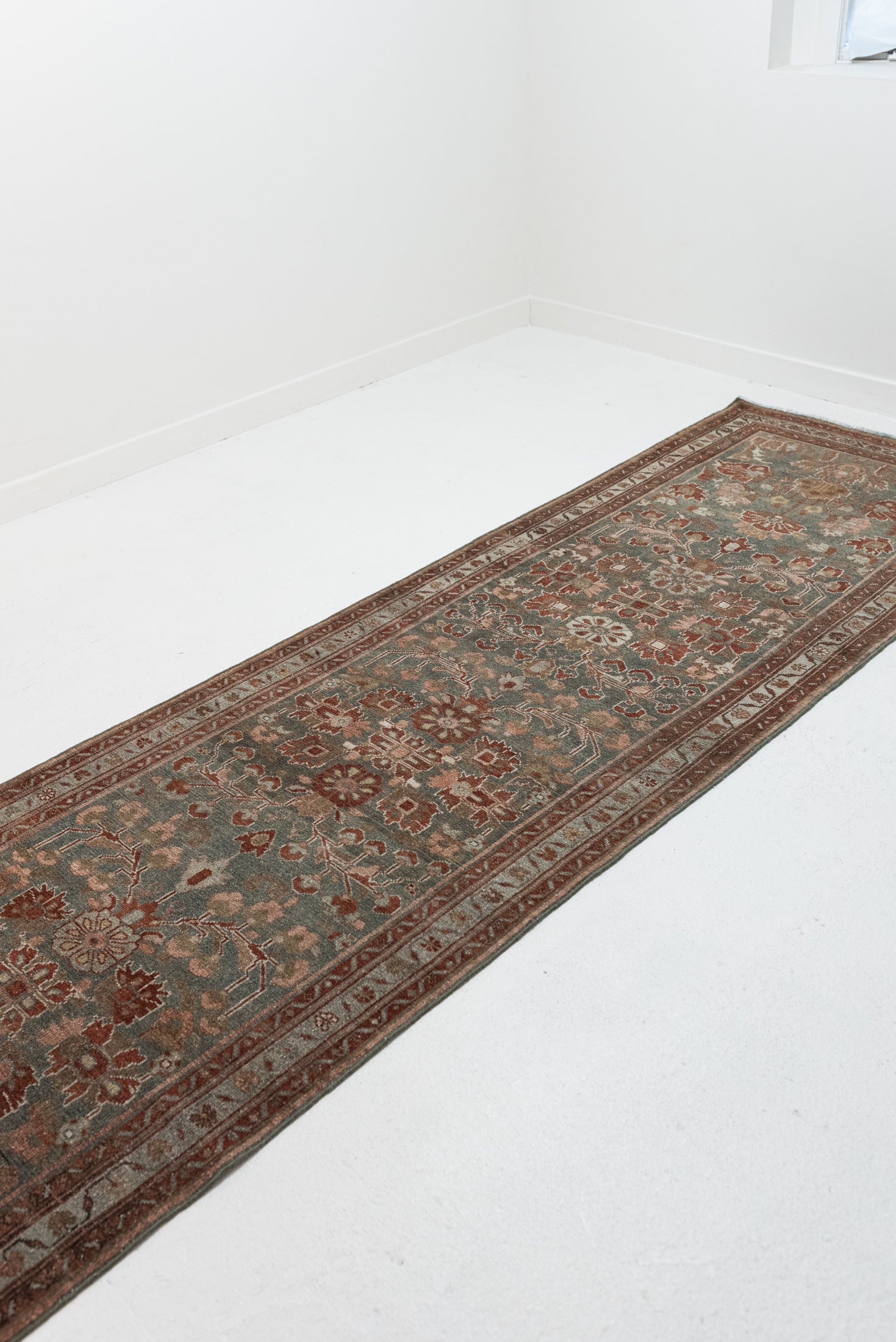 3&#39;2 x 16&#39;7 | Classic Vintage Malayer Runner | CE-R-3061