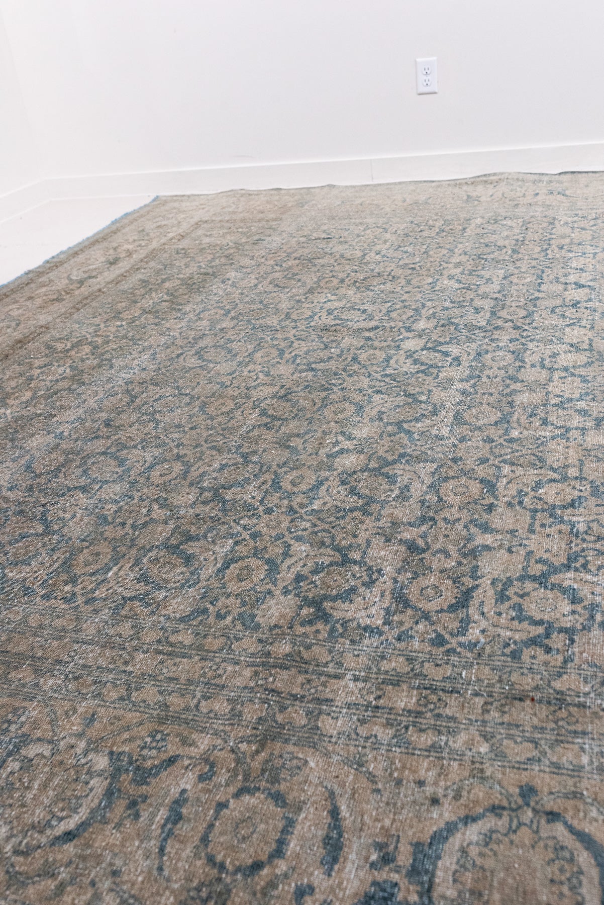 10&#39;2 x 13&#39;2 | Beautiful Tabriz | Designers L-2556