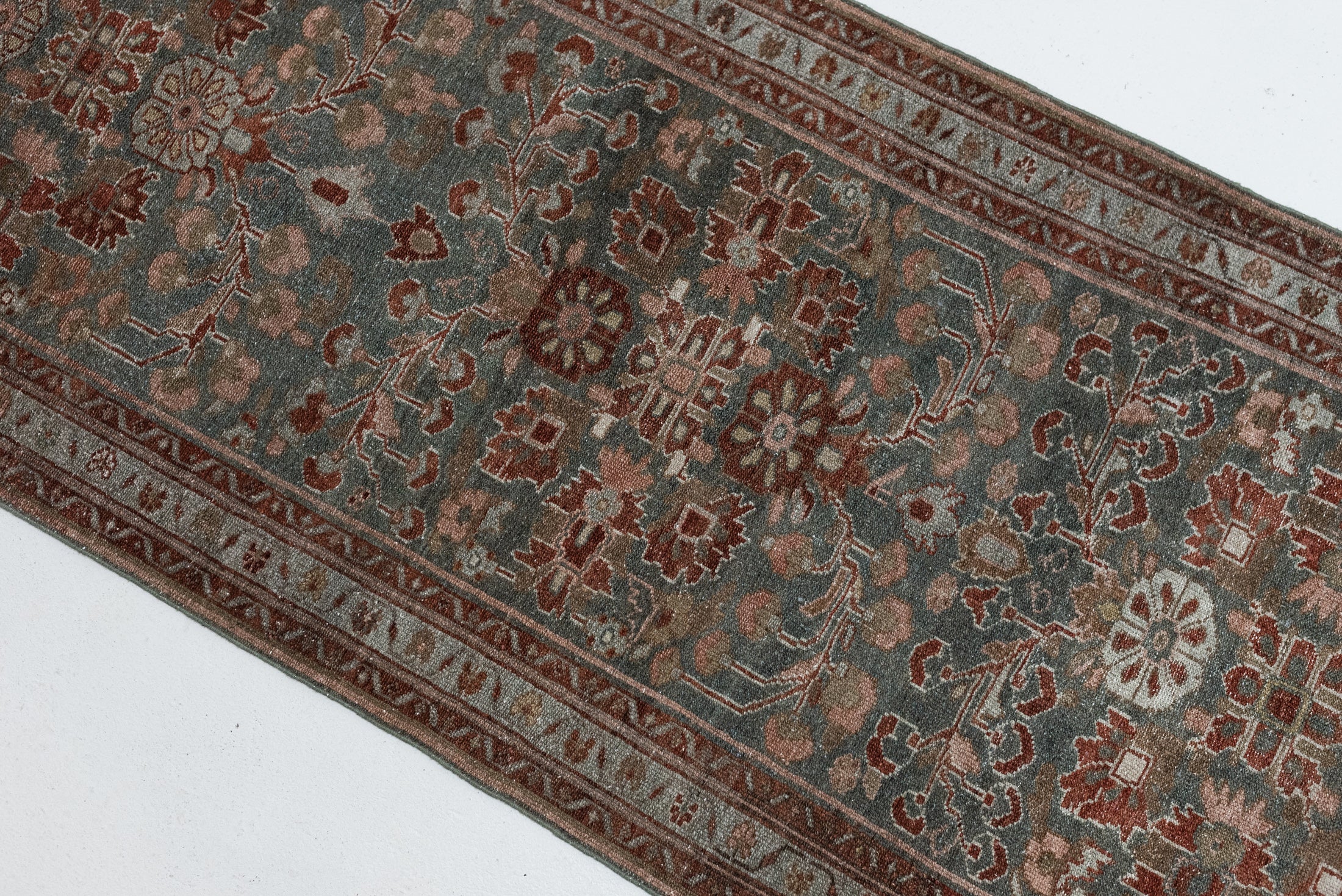 3&#39;2 x 16&#39;7 | Classic Vintage Malayer Runner | CE-R-3061