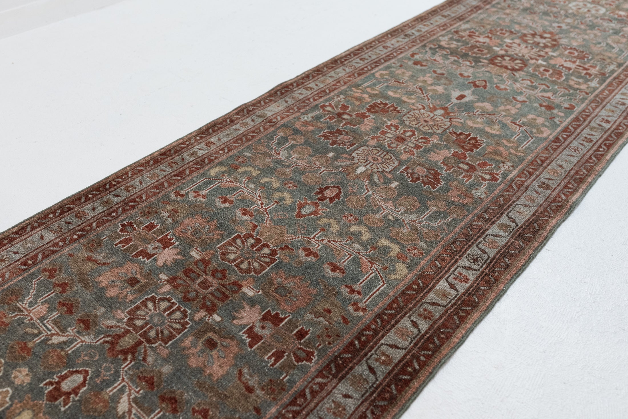 3&#39;2 x 16&#39;7 | Classic Vintage Malayer Runner | CE-R-3061