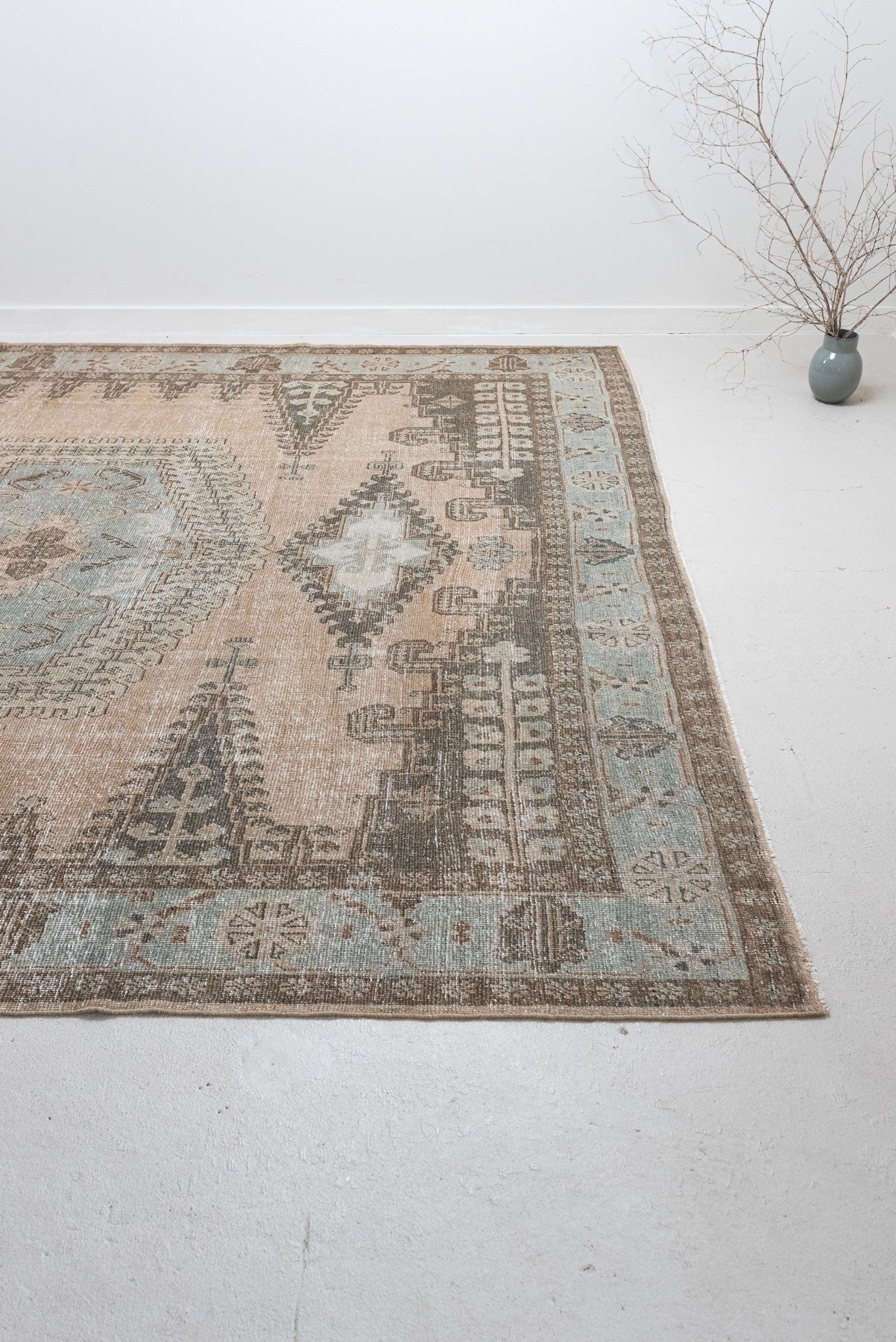 9&#39;10 x 10&#39;7 | 1940s Square Vintage Rug | CE-L-2522