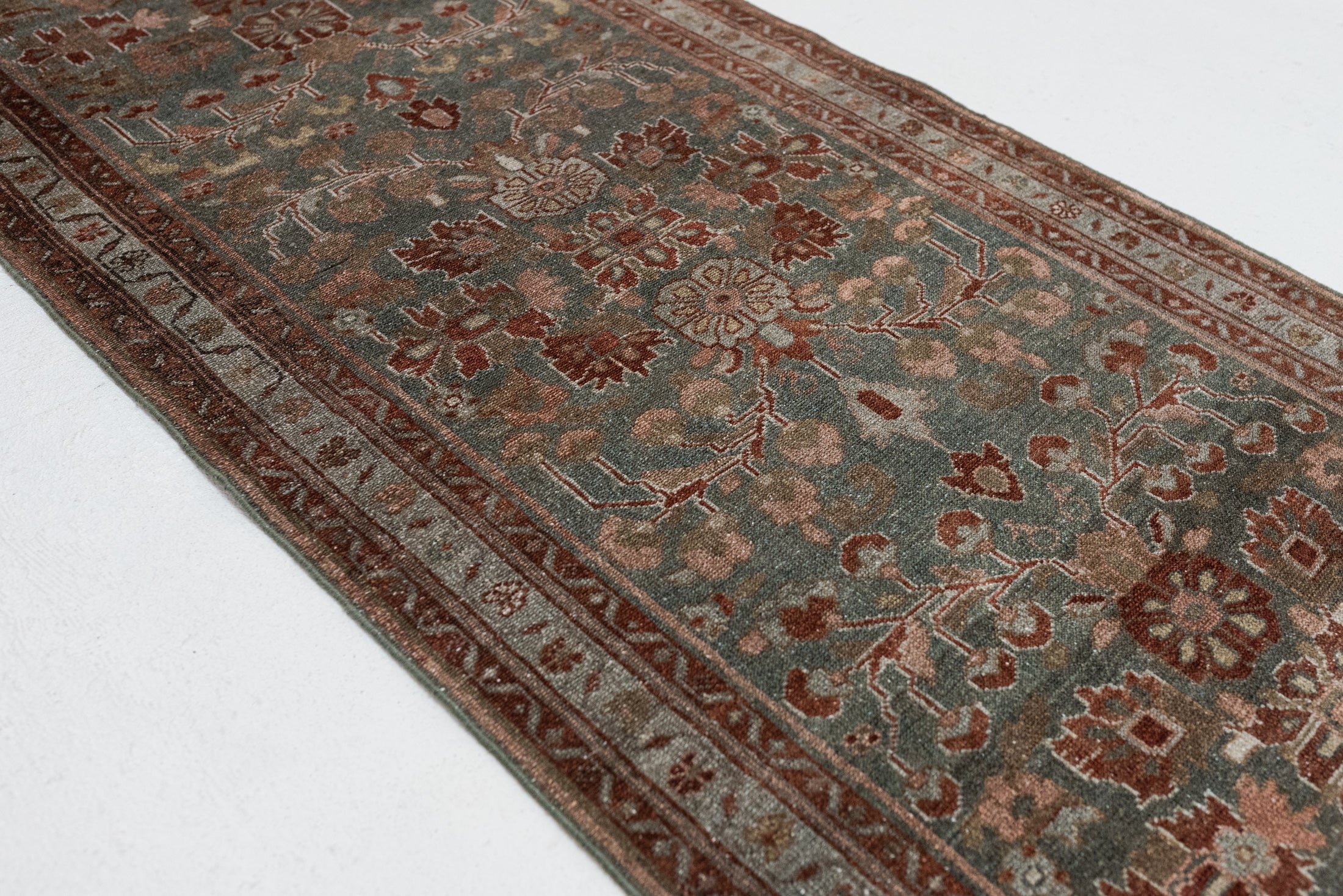 3&#39;2 x 16&#39;7 | Classic Vintage Malayer Runner | CE-R-3061