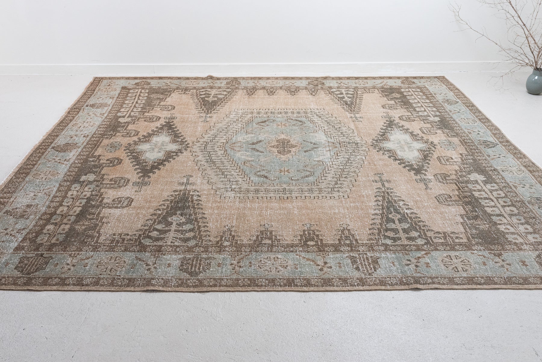 9&#39;10 x 10&#39;7 | 1940s Square Vintage Rug | CE-L-2522