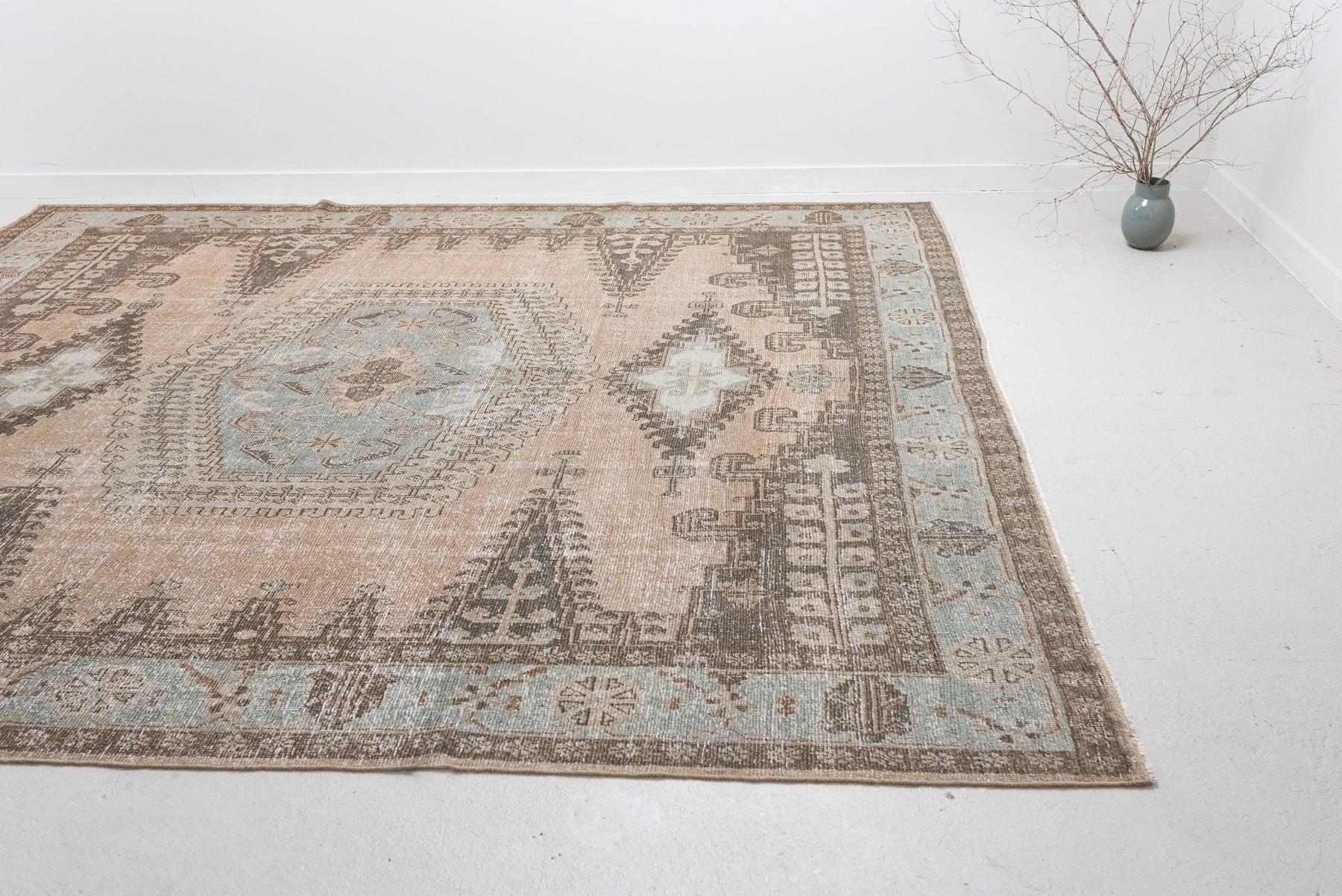 9&#39;10 x 10&#39;7 | 1940s Square Vintage Rug | CE-L-2522