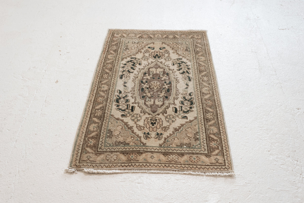 1'10 x 2'11 | W-4985
