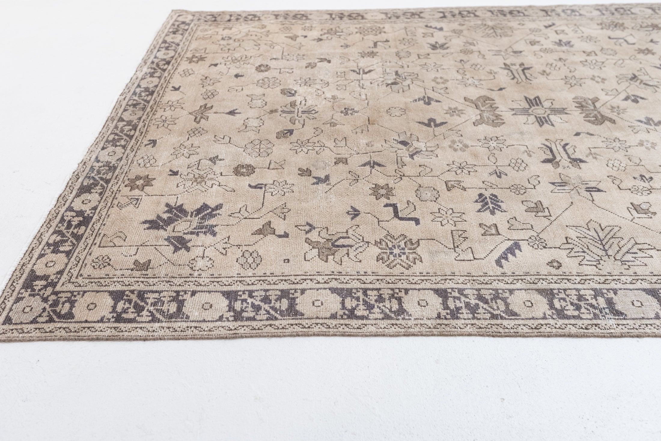 6&#39;10 x 9&#39;10 | Large Neutral Vintage Rug | V-3063