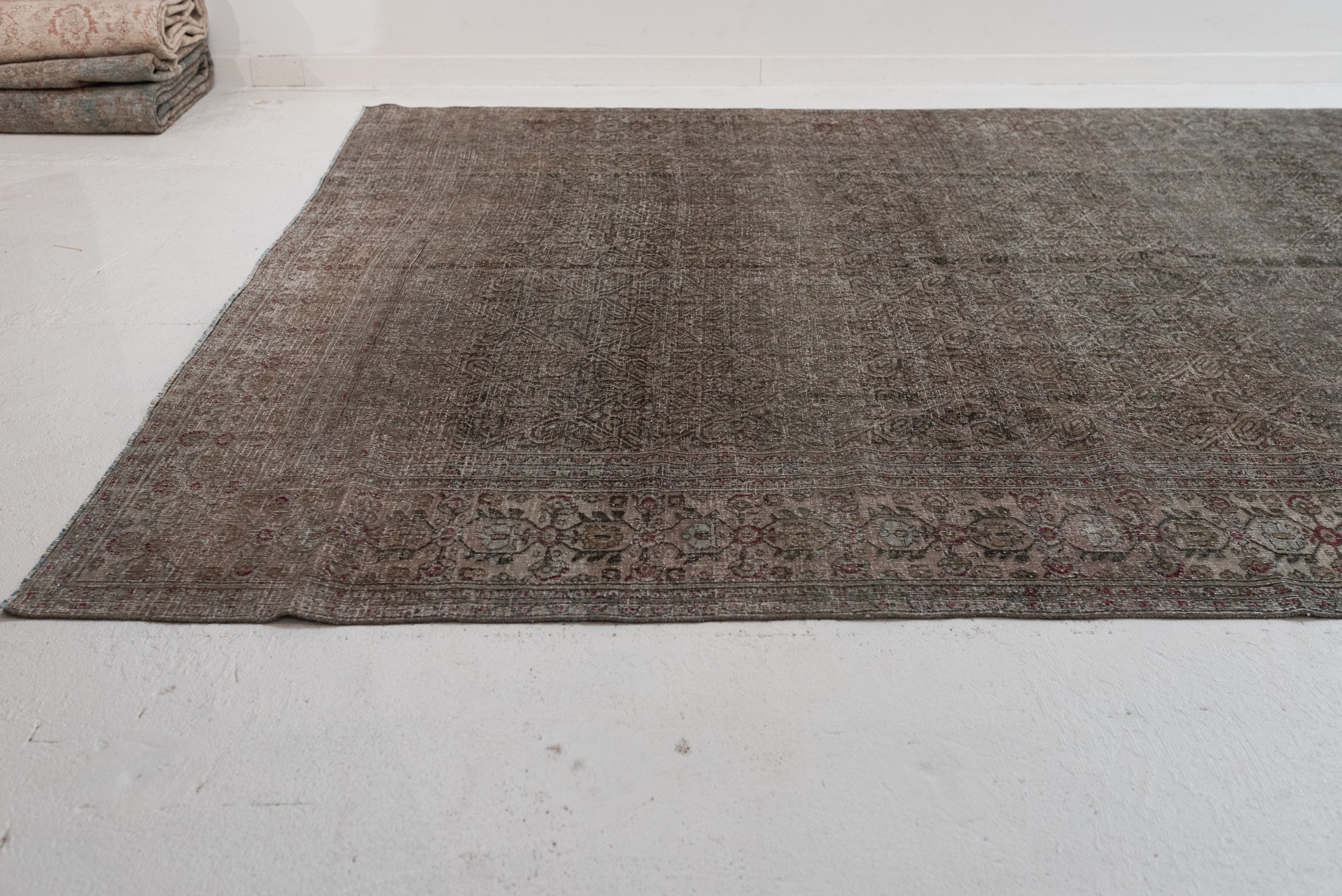 8&#39;2 x 15&#39;0 | Beautiful Large Vintage Rug | L-2988