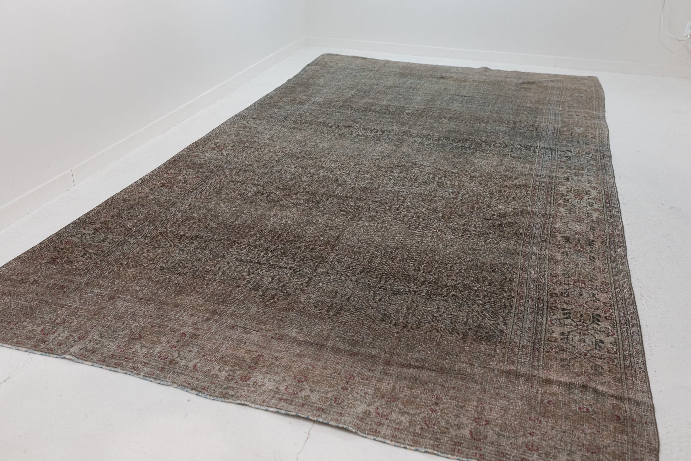 8&#39;2 x 15&#39;0 | Beautiful Large Vintage Rug | L-2988