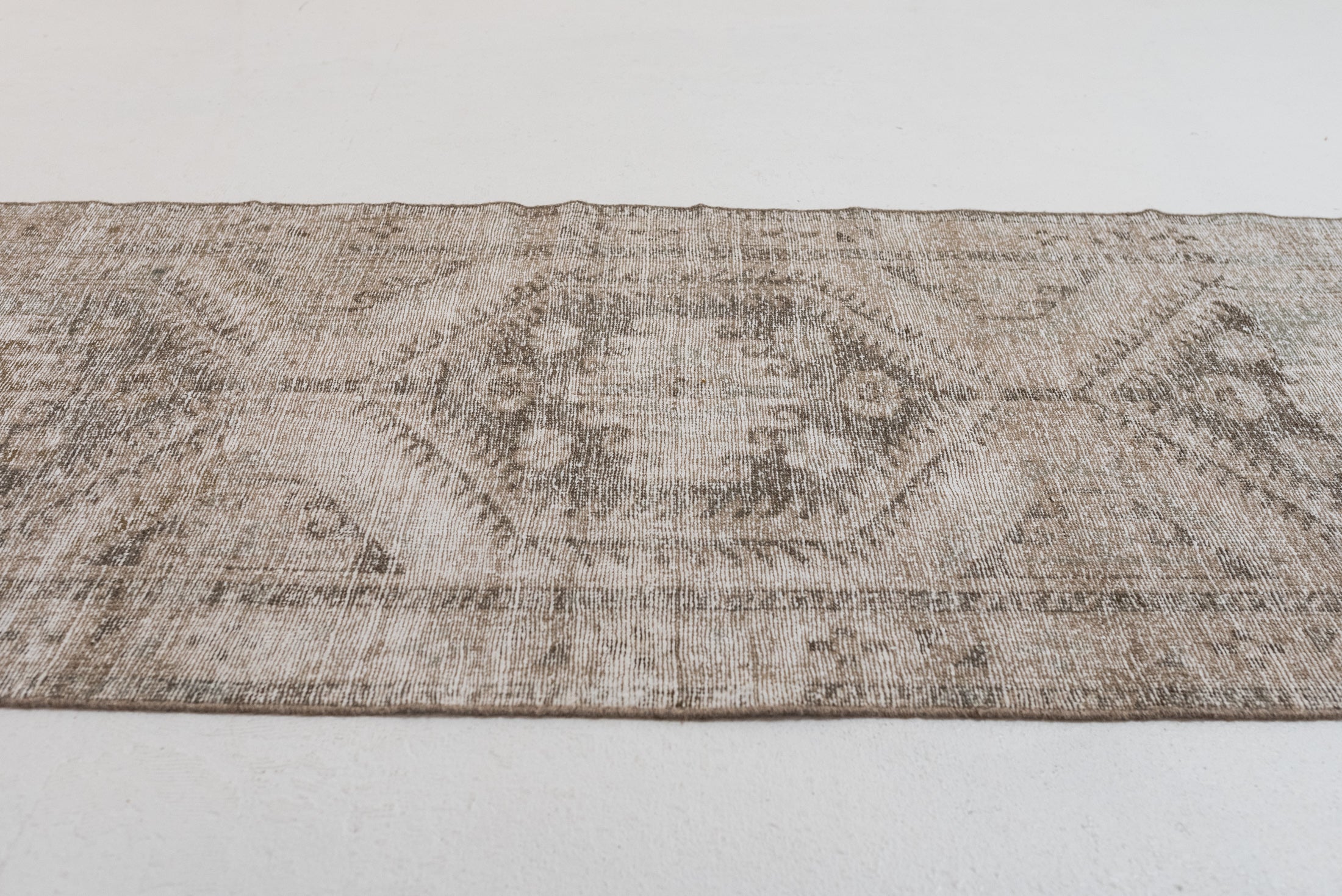 3&#39;1 x 10&#39;2 | Distressed Malayer Runner | R-3081