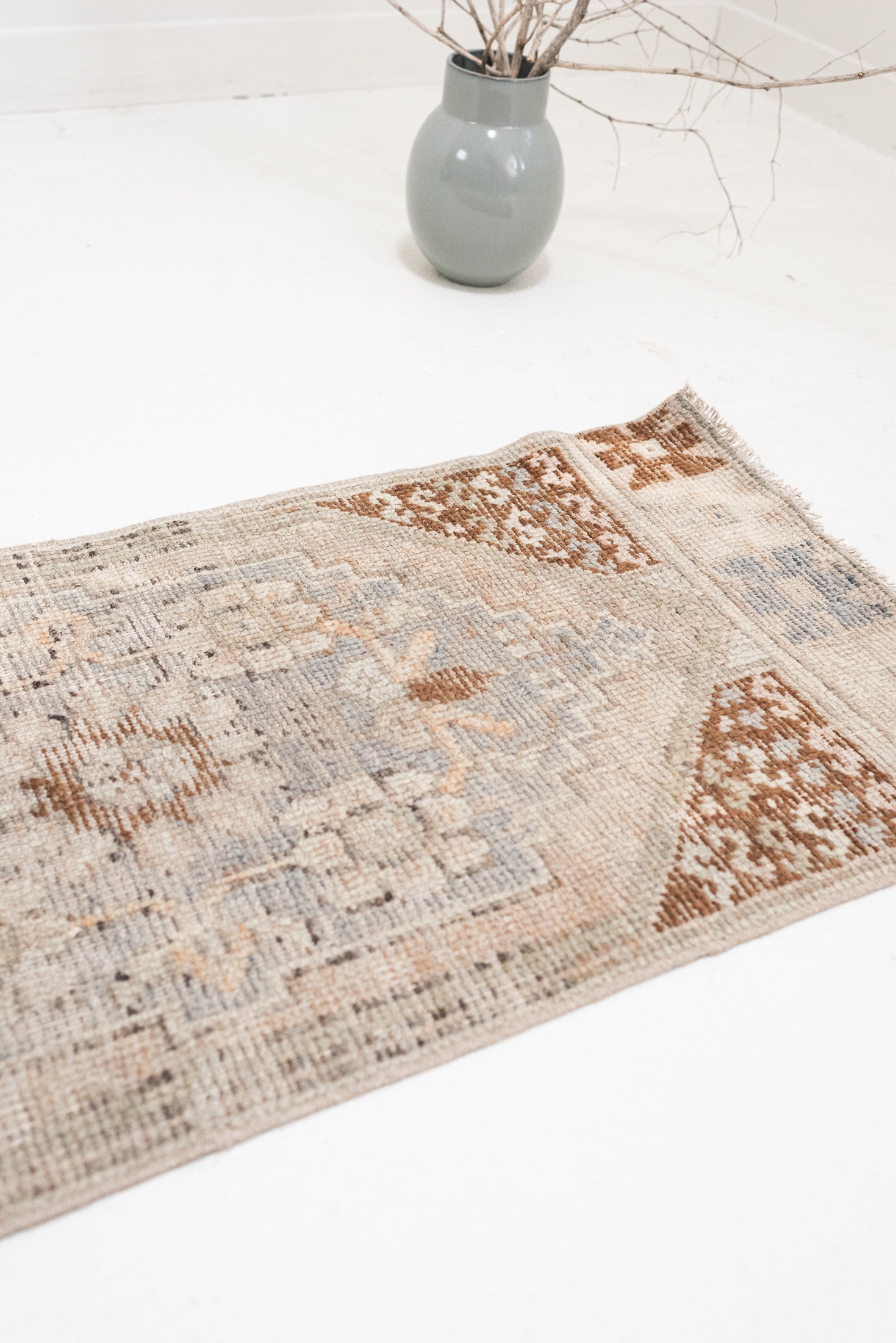 1'7 x 7'11 | Skinny Turkish Vintage Runner | R-3934