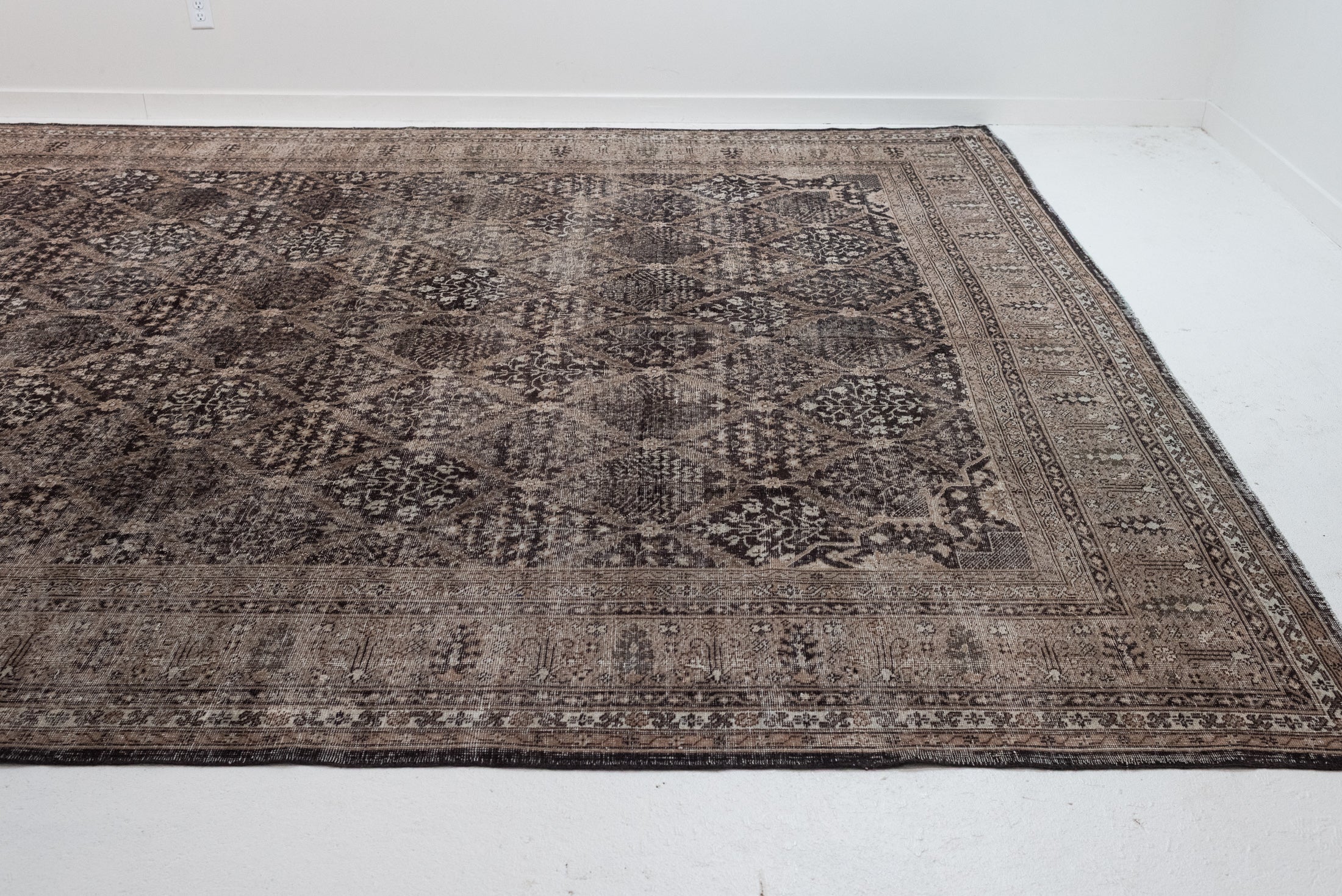 10&#39;5 x 12&#39;9 | Extra Large Dark Vintage Rug | L-3092