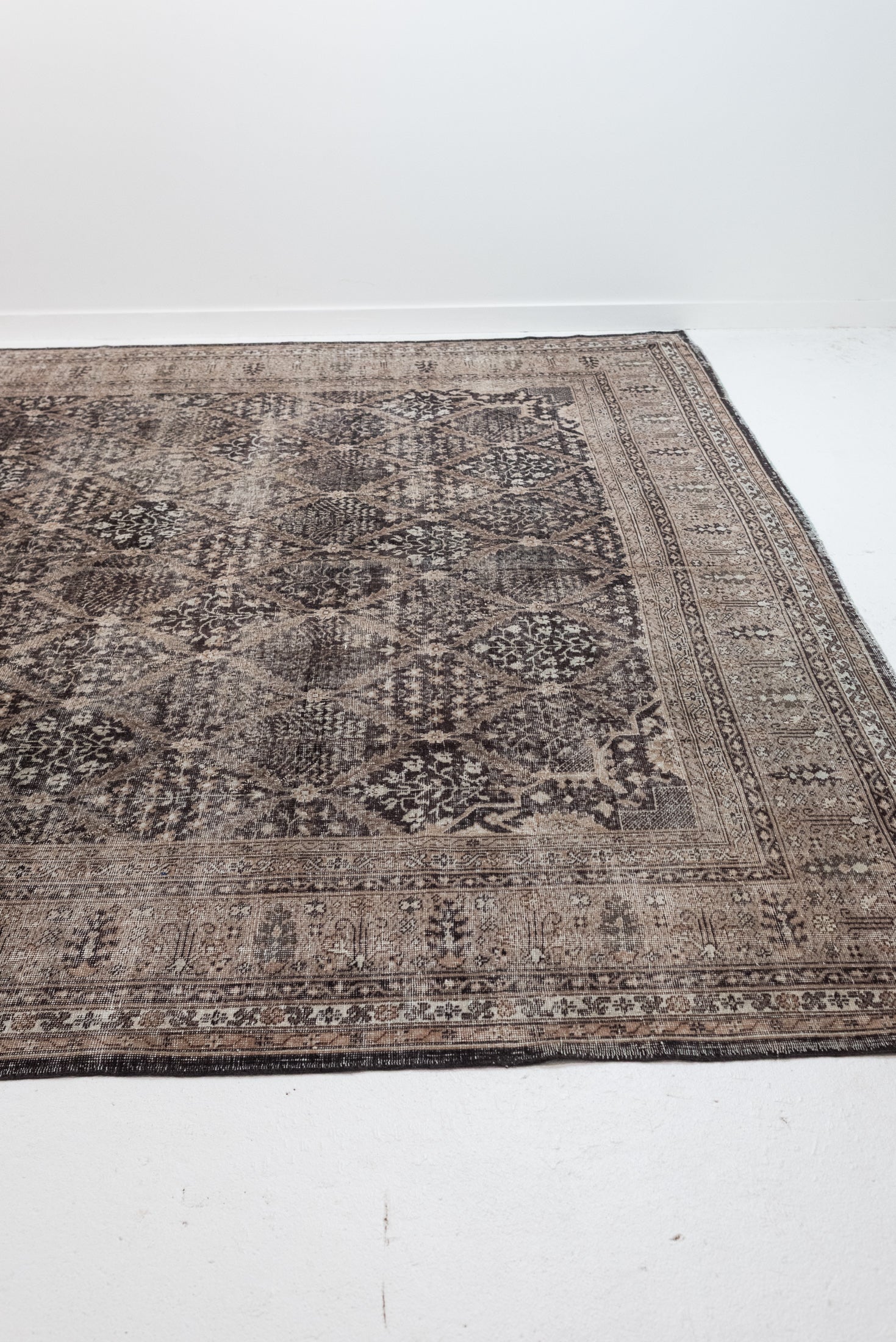 10&#39;5 x 12&#39;9 | Extra Large Dark Vintage Rug | L-3092