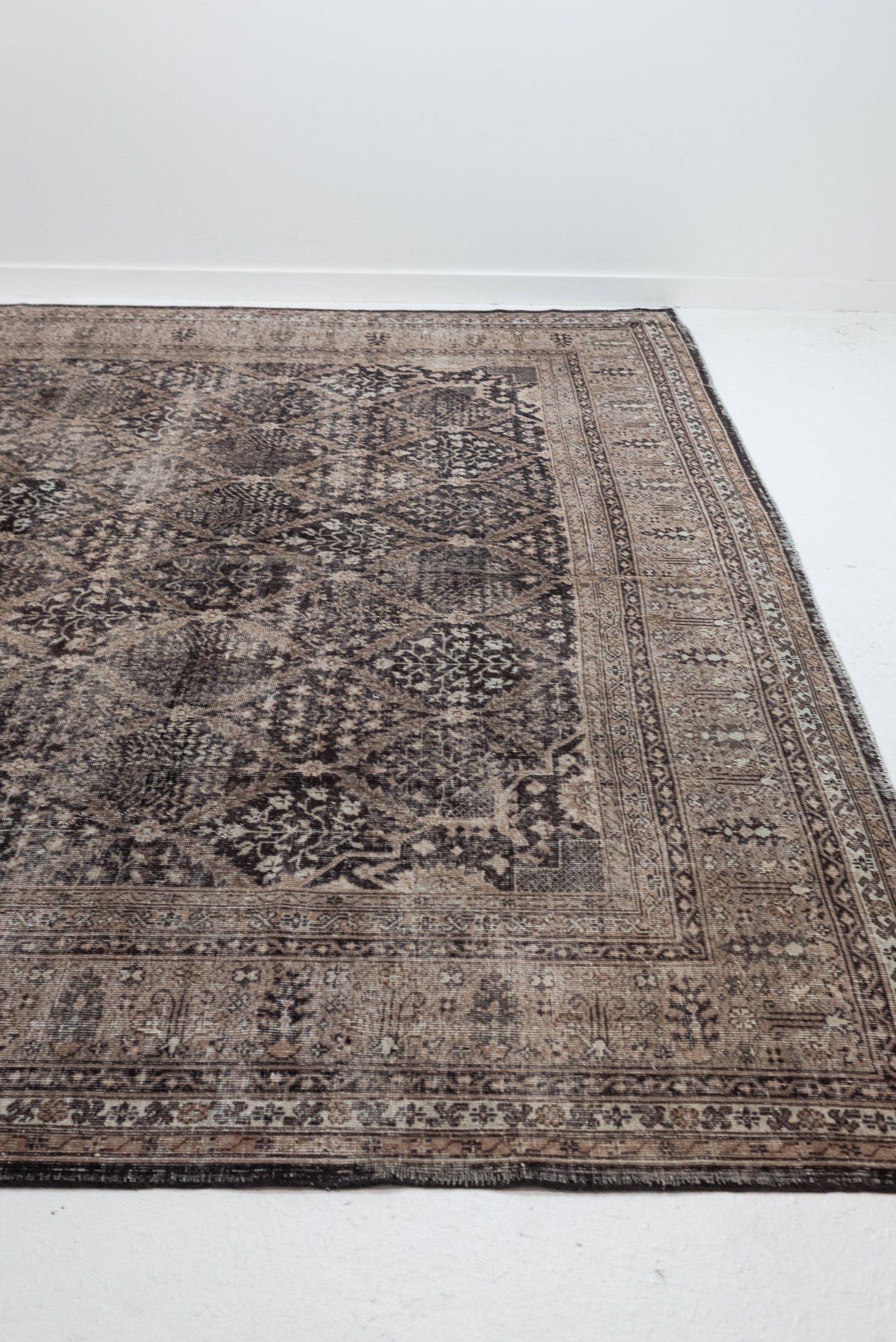 10&#39;5 x 12&#39;9 | Extra Large Dark Vintage Rug | L-3092