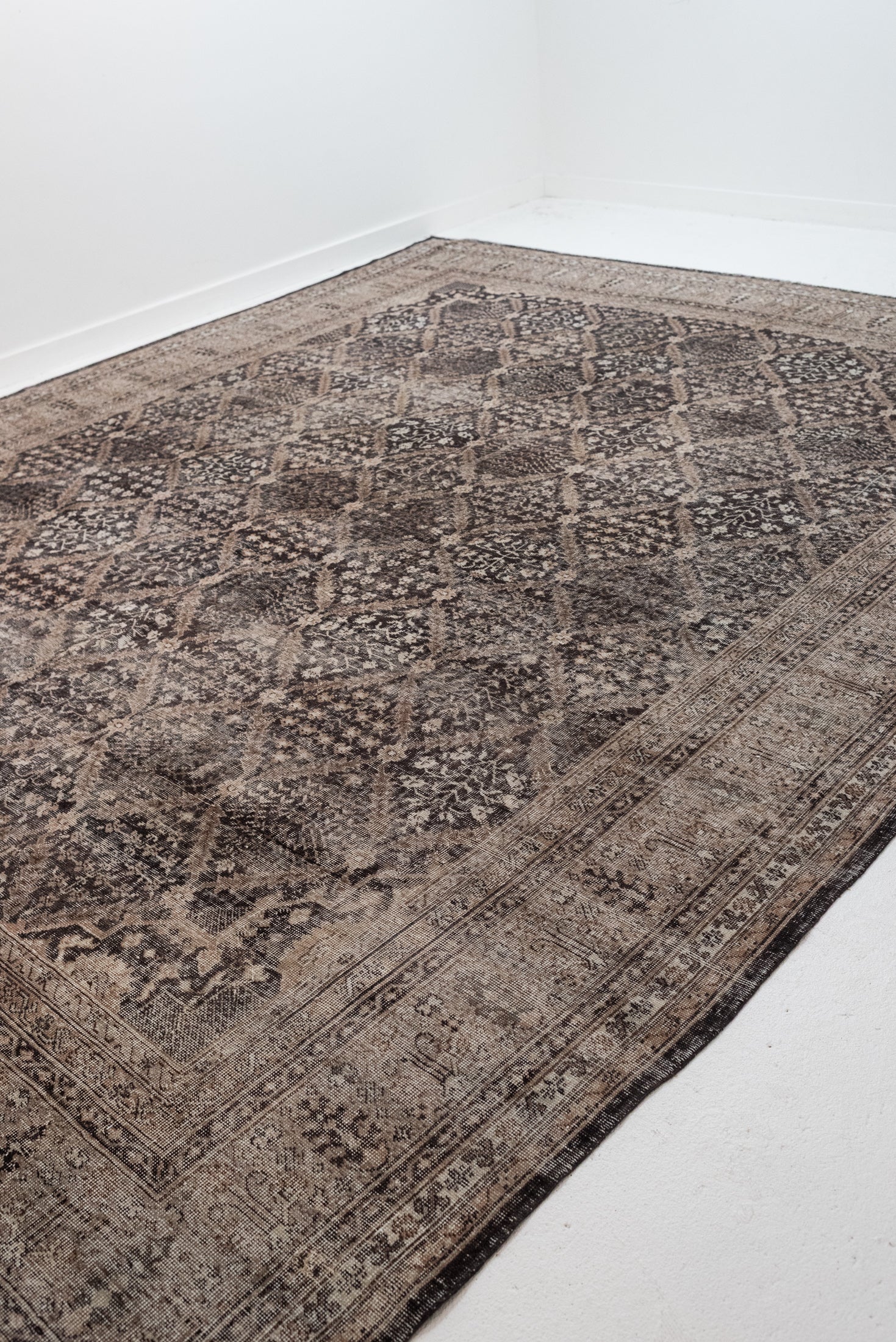 10&#39;5 x 12&#39;9 | Extra Large Dark Vintage Rug | L-3092