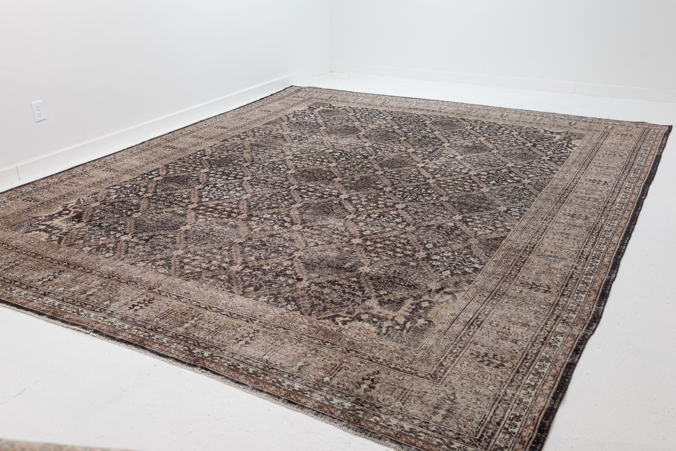 10&#39;5 x 12&#39;9 | Extra Large Dark Vintage Rug | L-3092