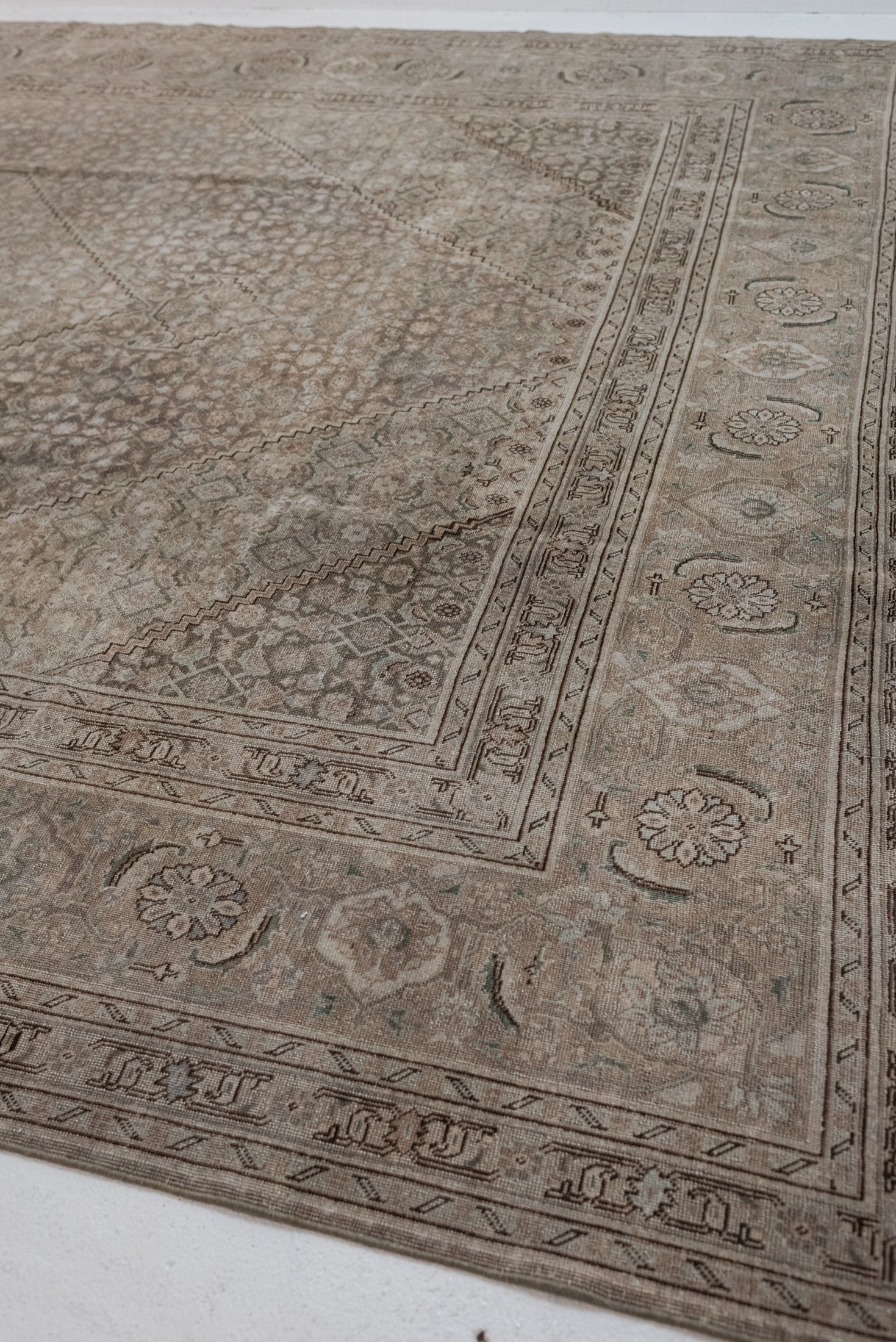 9&#39;8 x 12&#39;8 | Beautiful Extra Large Tabriz | CE-L-3101