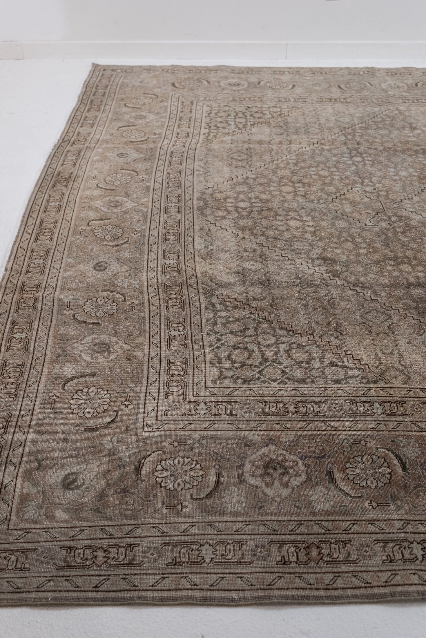 9&#39;8 x 12&#39;8 | Beautiful Extra Large Tabriz | CE-L-3101