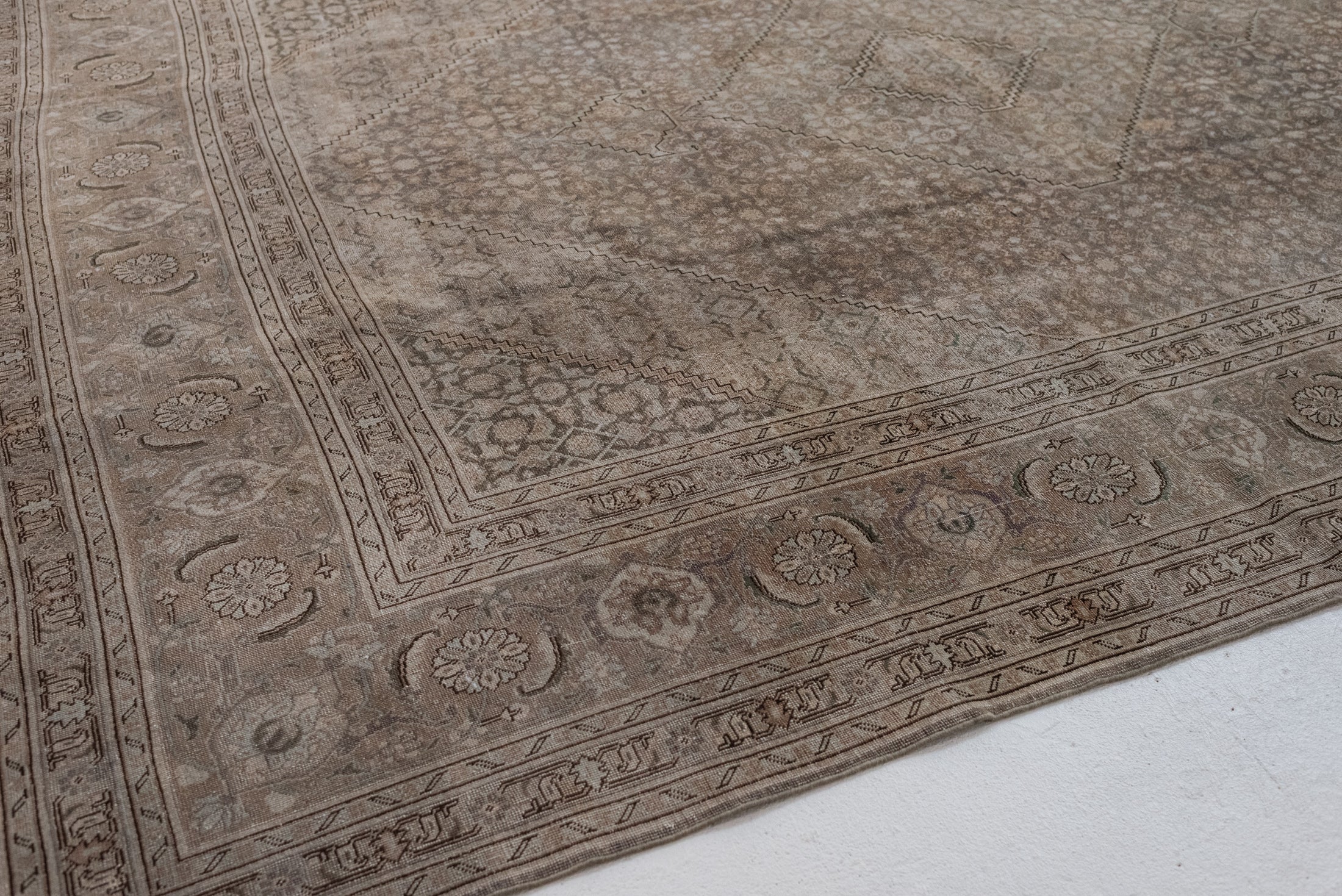 9&#39;8 x 12&#39;8 | Beautiful Extra Large Tabriz | CE-L-3101