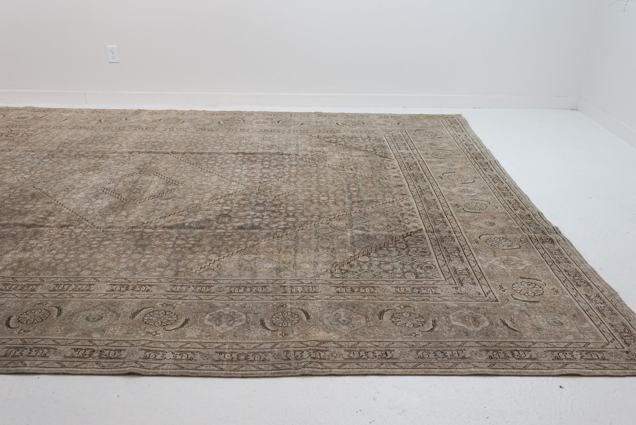 9&#39;8 x 12&#39;8 | Beautiful Extra Large Tabriz | CE-L-3101