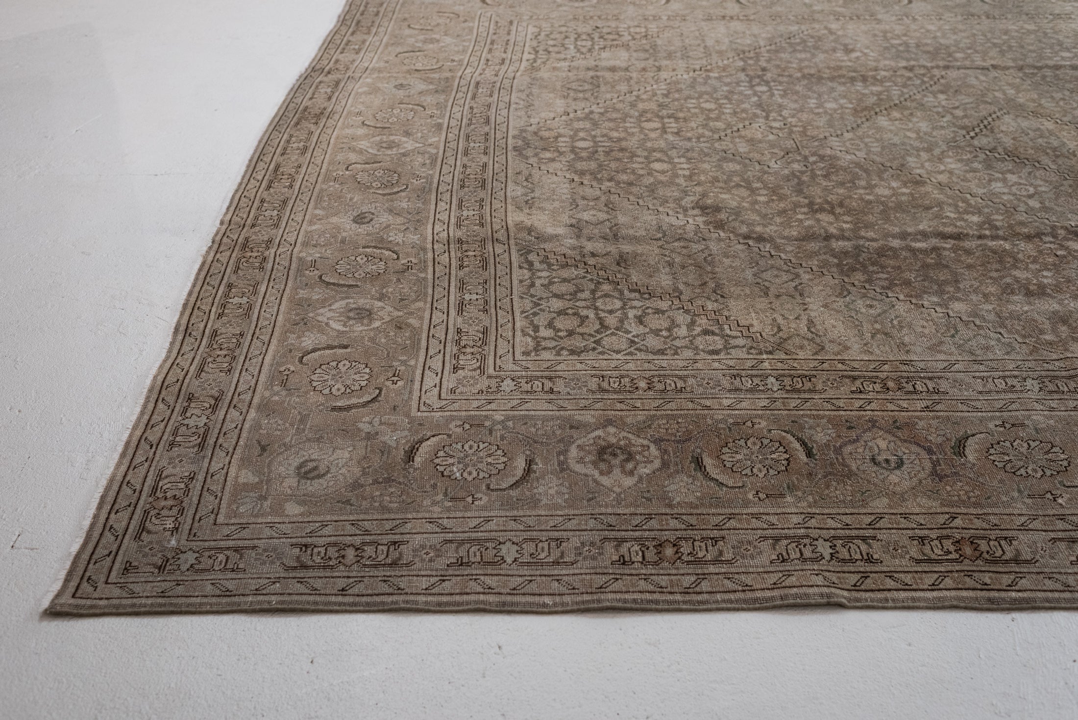 9&#39;8 x 12&#39;8 | Beautiful Extra Large Tabriz | CE-L-3101