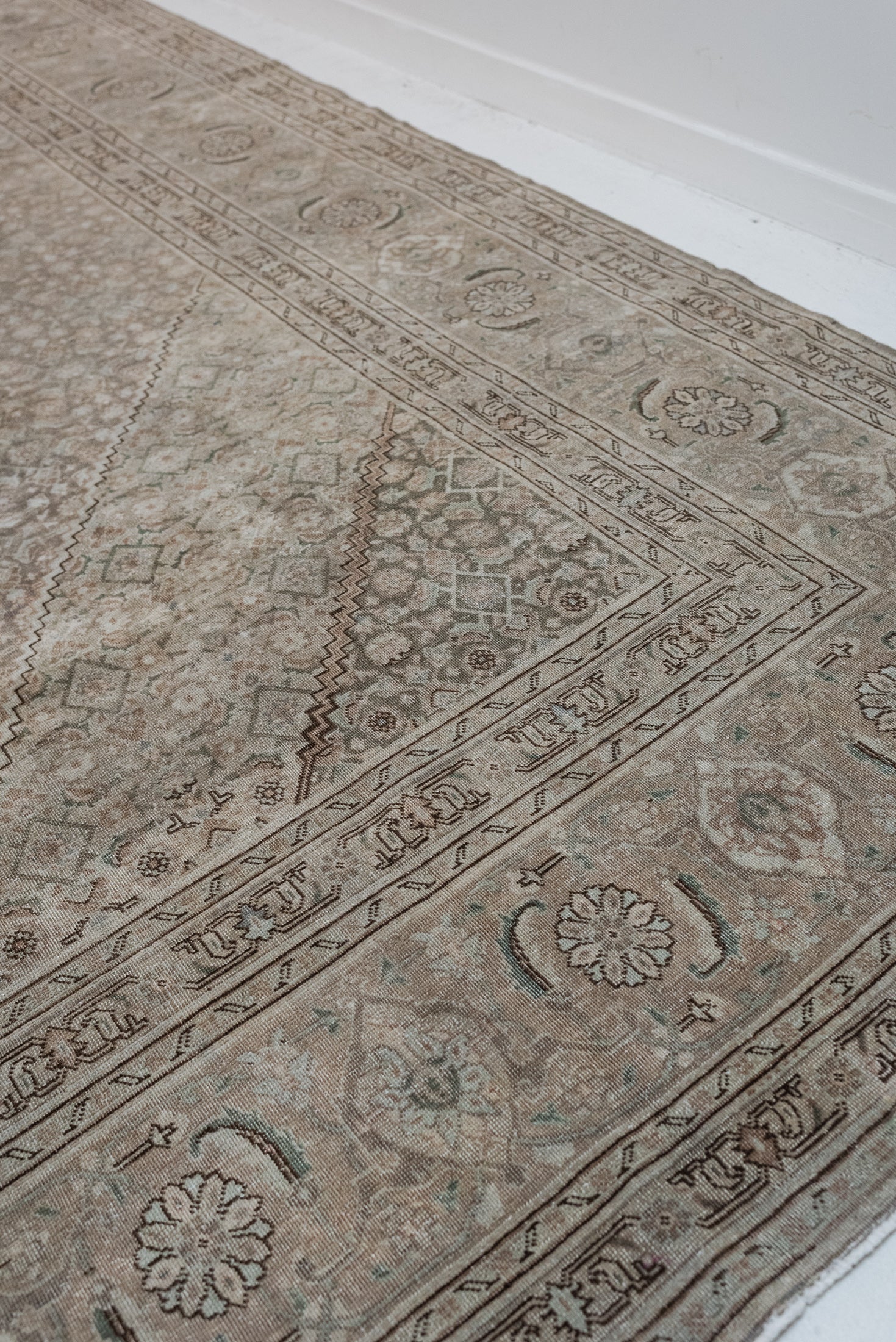 9&#39;8 x 12&#39;8 | Beautiful Extra Large Tabriz | CE-L-3101