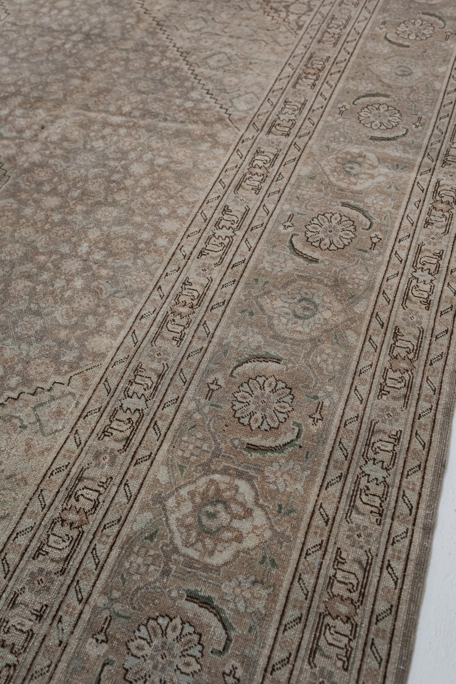 9&#39;8 x 12&#39;8 | Beautiful Extra Large Tabriz | CE-L-3101