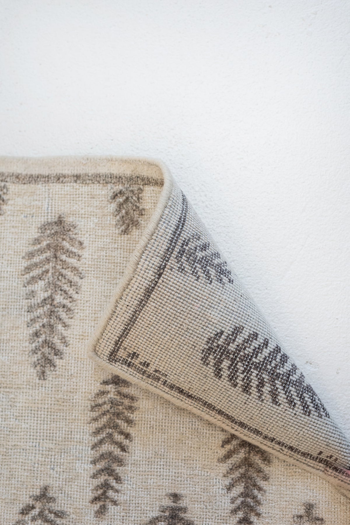 Pines Collection Ripple Rug Pinecone – Curio Rugs