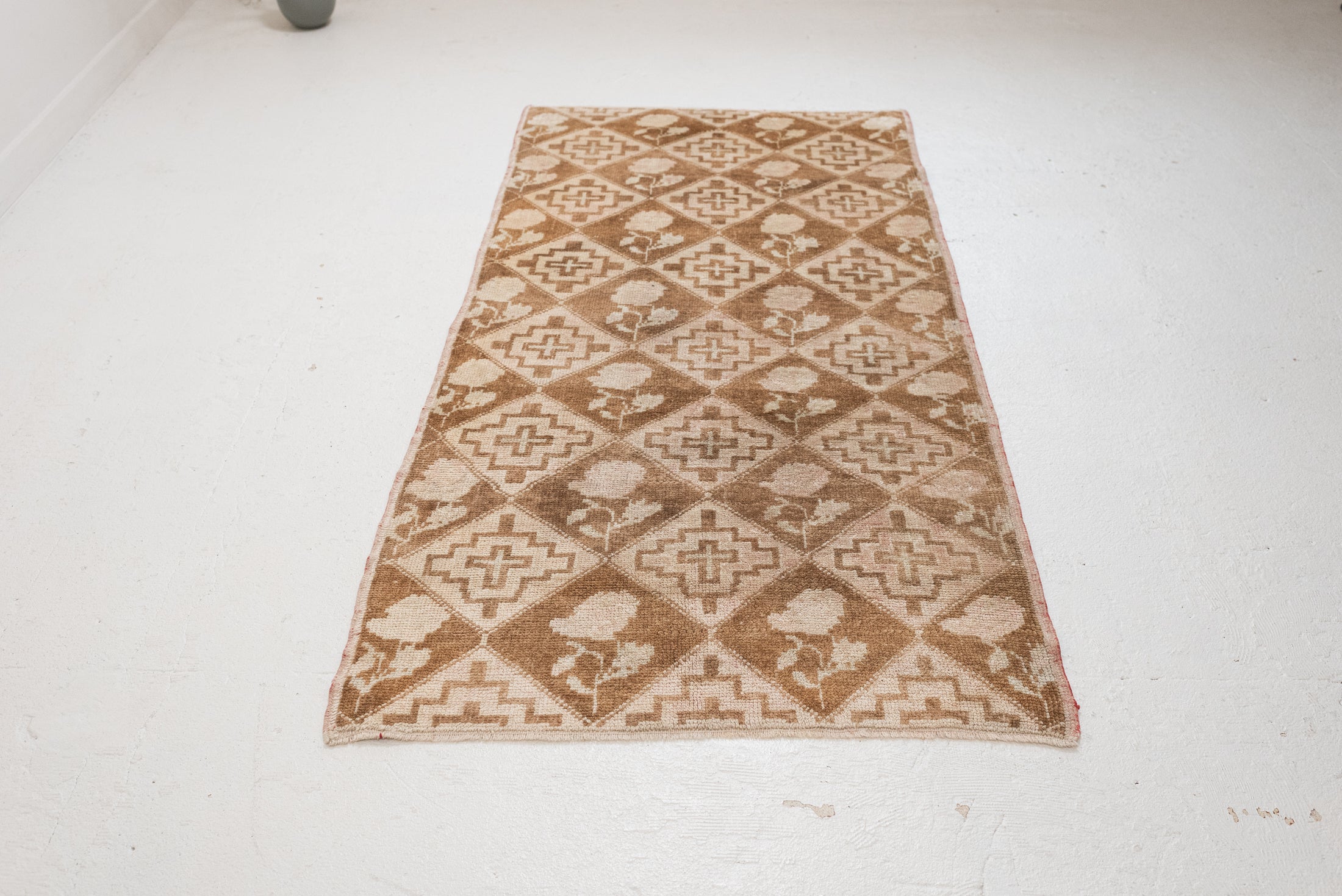 3'1 x 6'4 | CE-W-4374