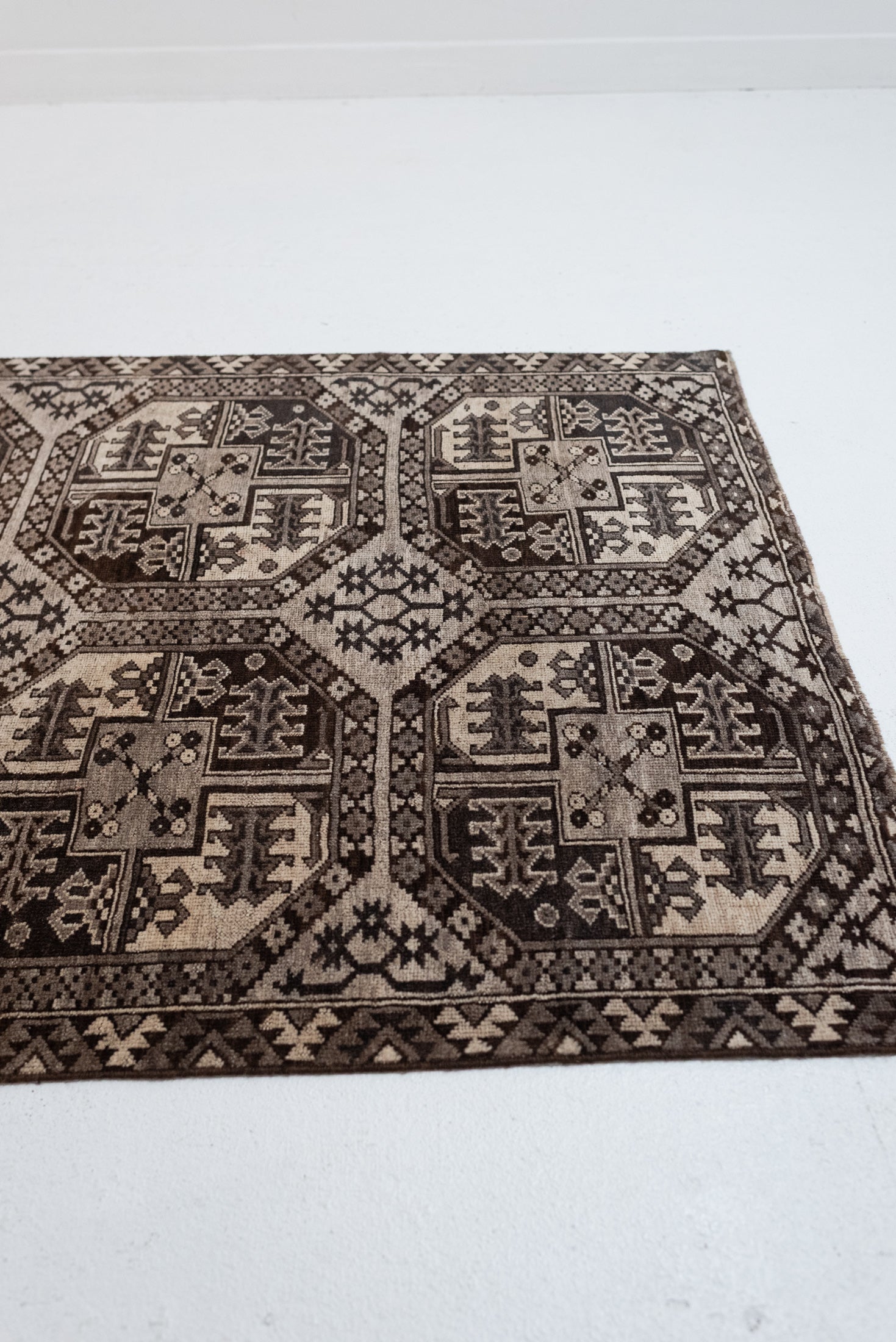 3&#39;7 x 4&#39;9 | 1930s Small Vintage Rug | CE-W-3125