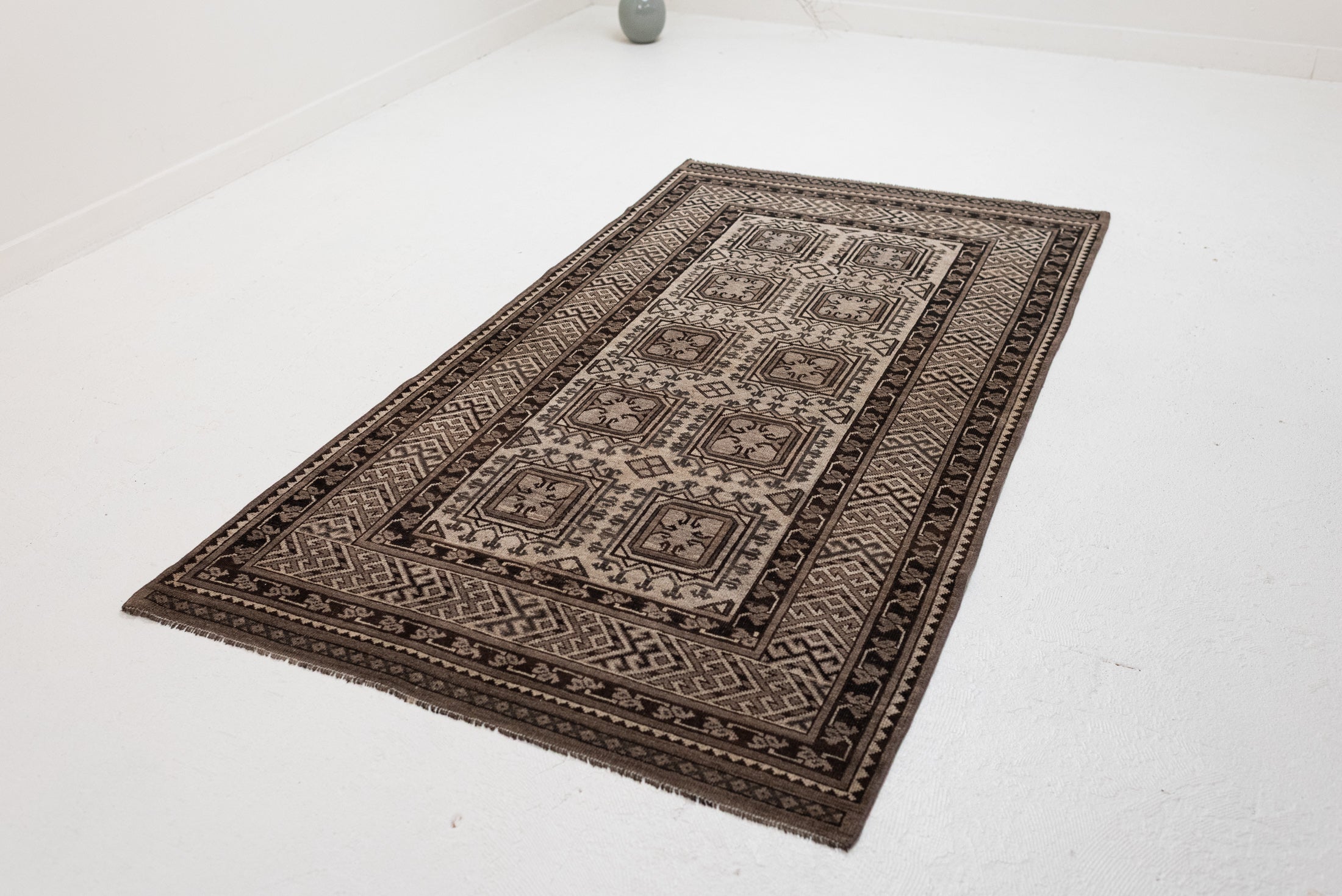 3&#39;6 x 6&#39;8 | Beautiful Vintage Rug | CE-W-3119