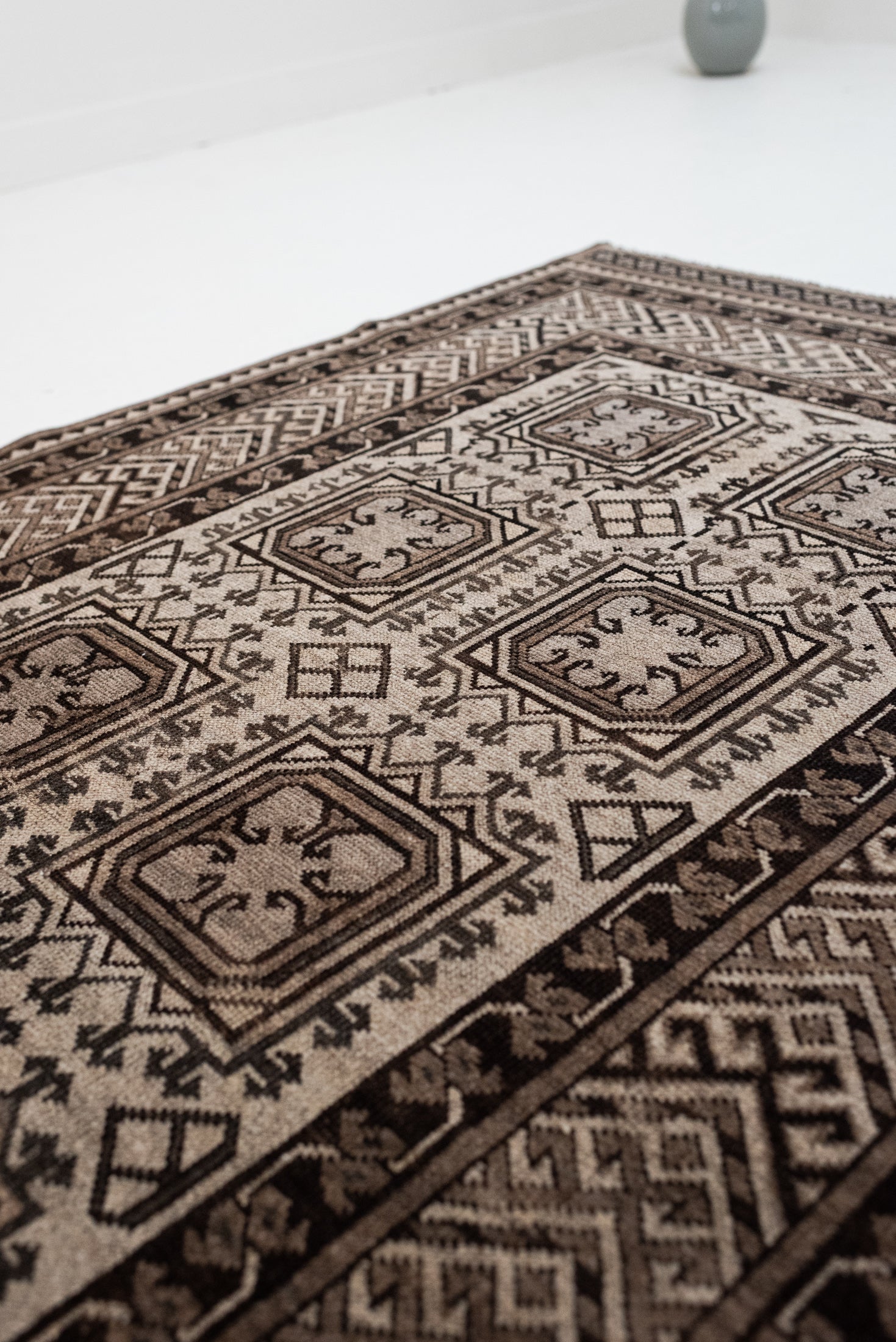 3&#39;6 x 6&#39;8 | Beautiful Vintage Rug | CE-W-3119