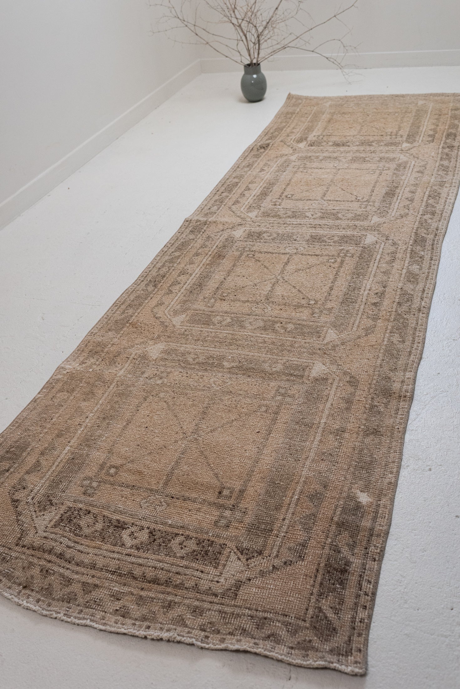 3&#39;5 x 11&#39;3 | Neutral Turkish Runner | R-3133