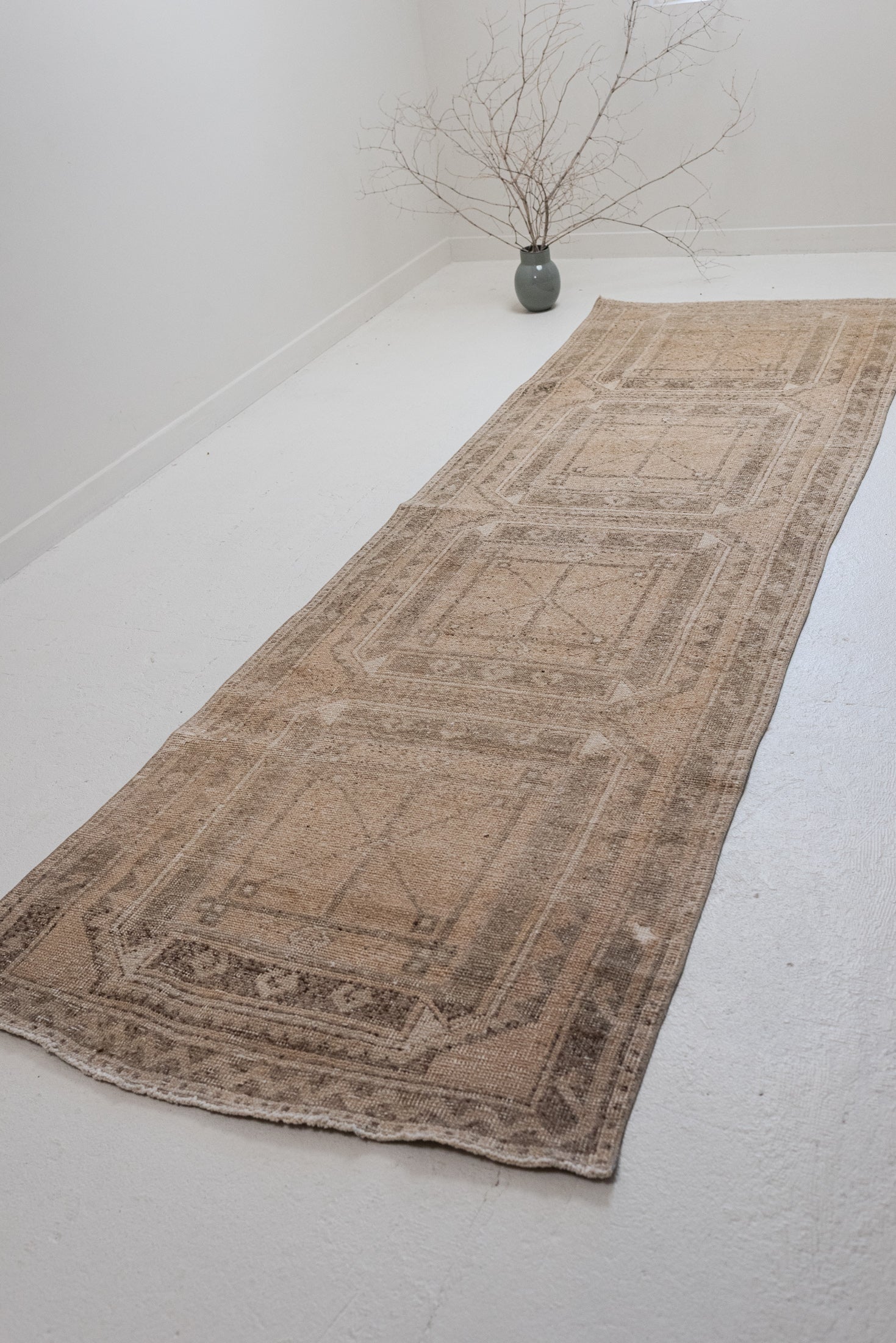3&#39;5 x 11&#39;3 | Neutral Turkish Runner | R-3133