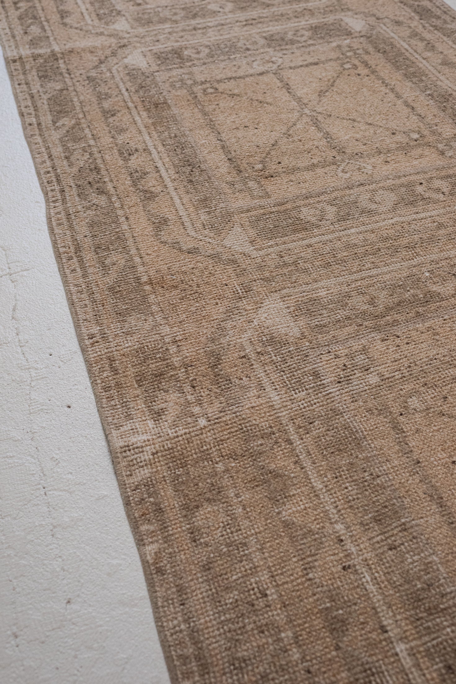 3&#39;5 x 11&#39;3 | Neutral Turkish Runner | R-3133