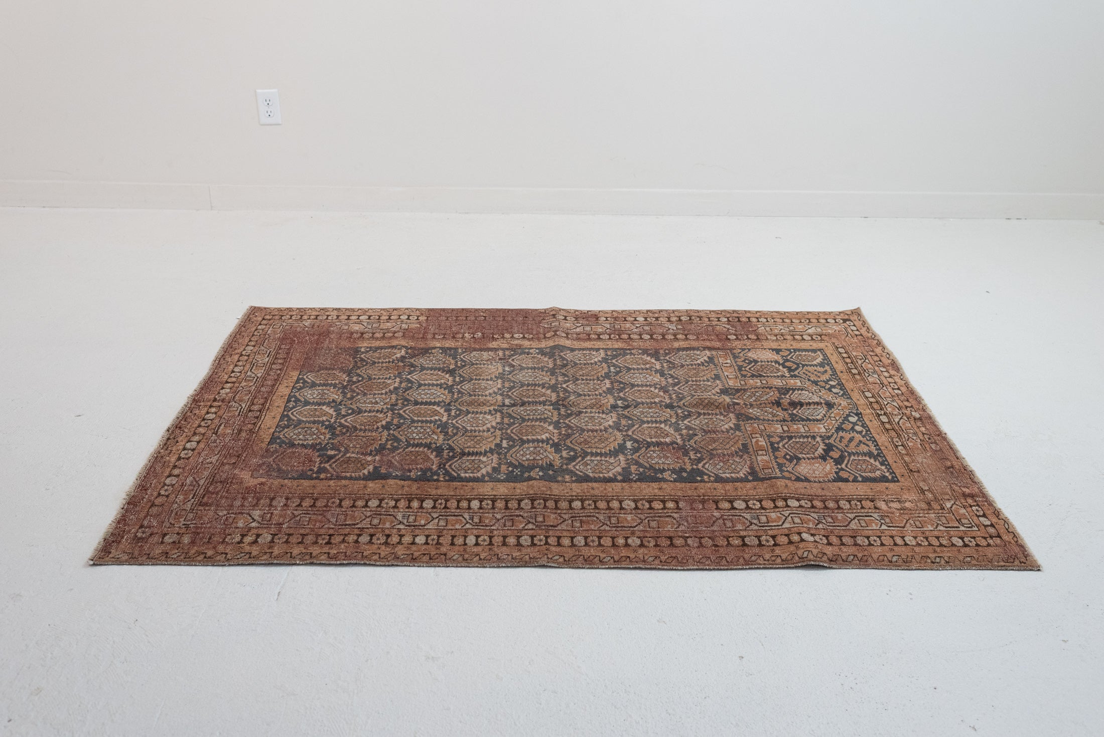 4&#39;1 x 5&#39;7 | Small Antique Hamadan Rug | W-3148