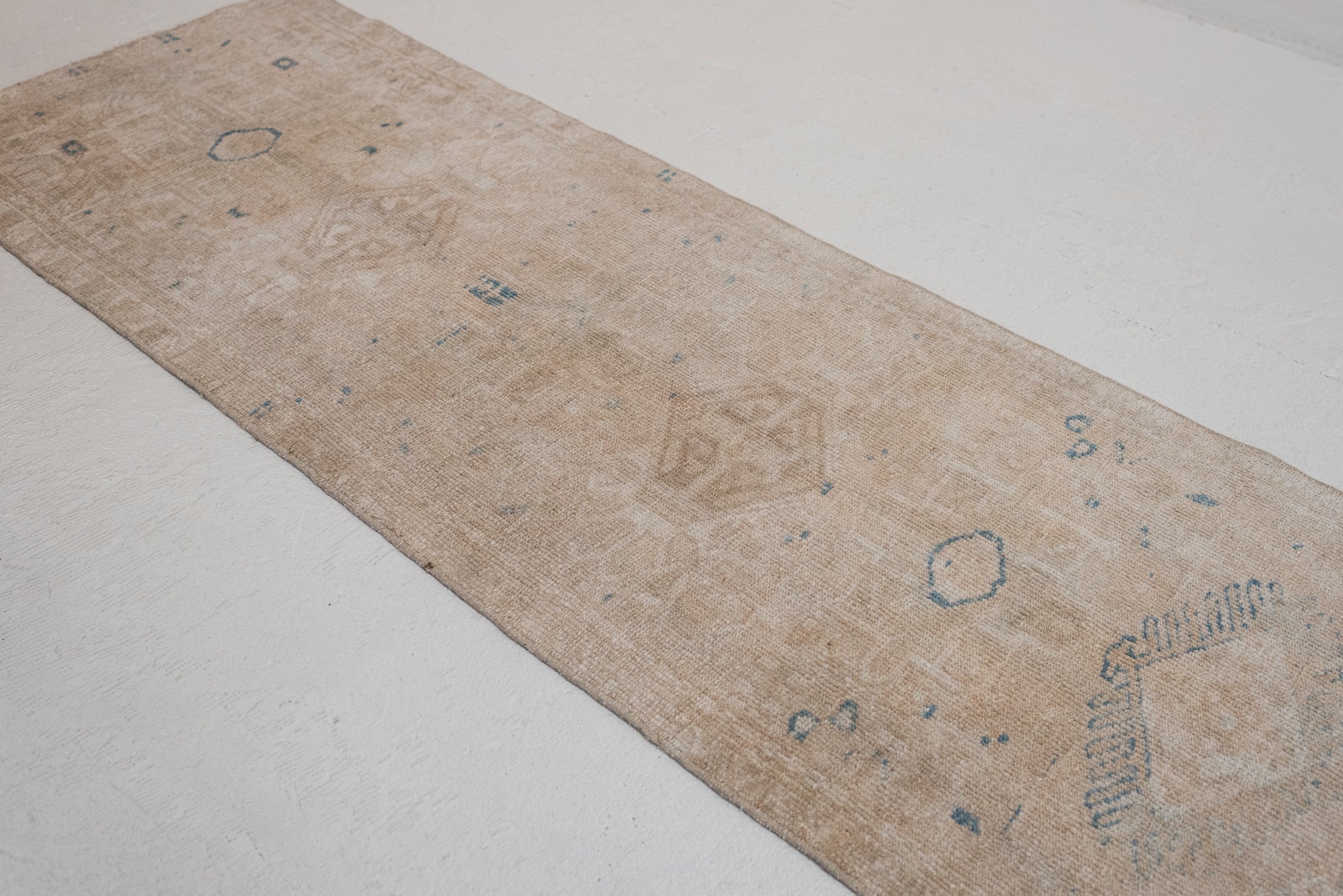 2&#39;1 x 10&#39;2 | Skinny Vintage Runner | R-3158