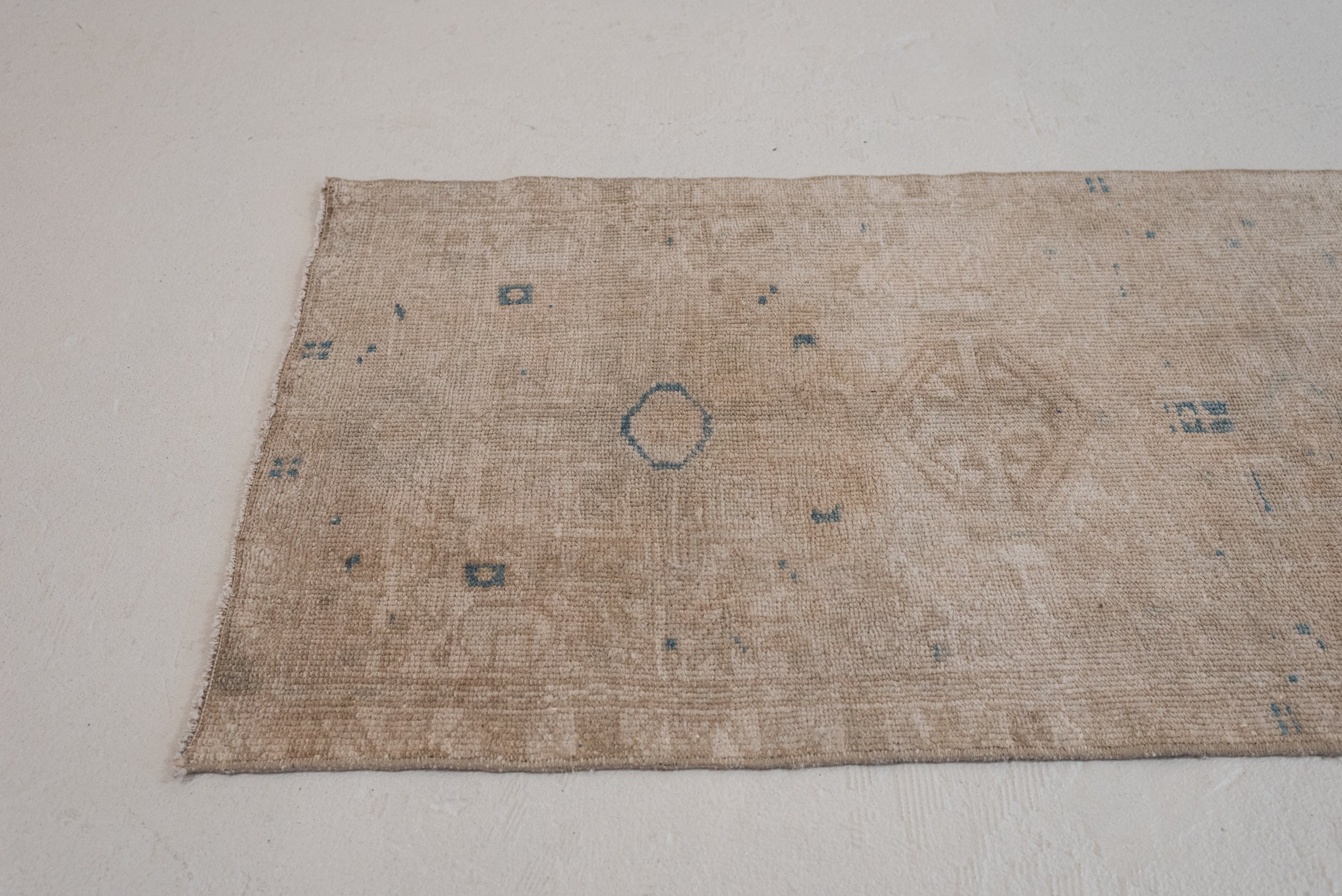 2&#39;1 x 10&#39;2 | Skinny Vintage Runner | R-3158