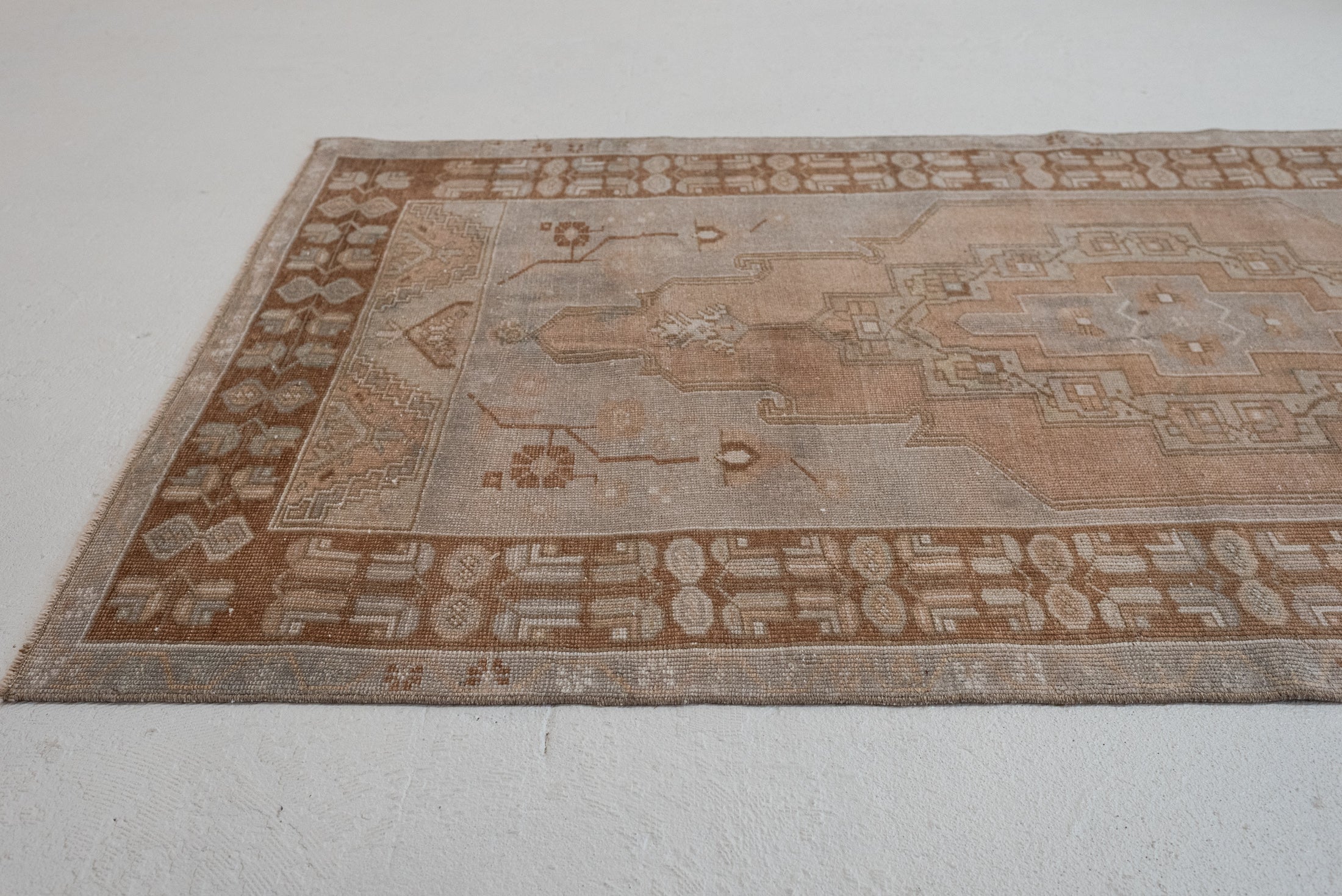3&#39;10 x 7&#39;9 | Medium Light Anatolian Rug | W-3163
