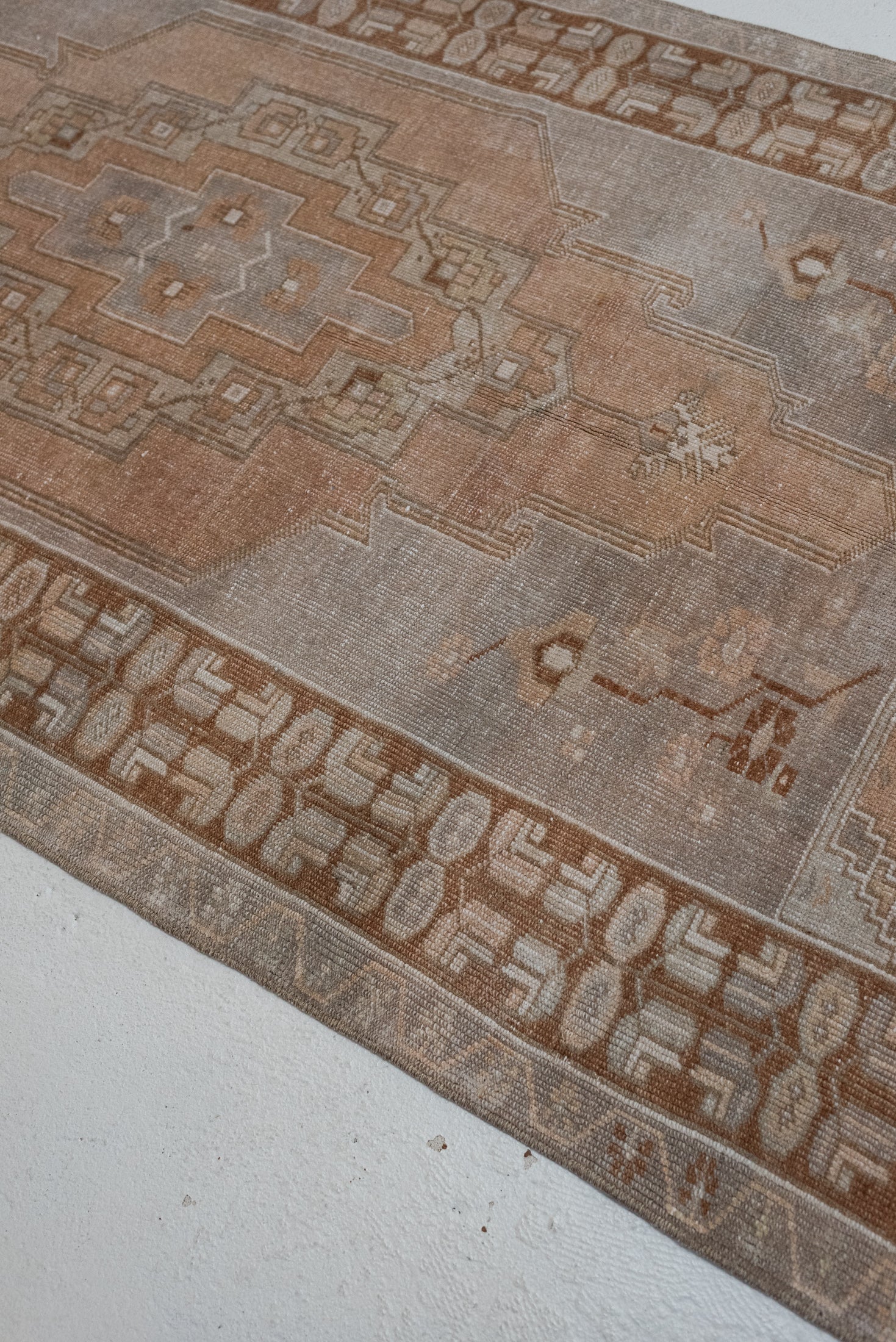 3&#39;10 x 7&#39;9 | Medium Light Anatolian Rug | W-3163
