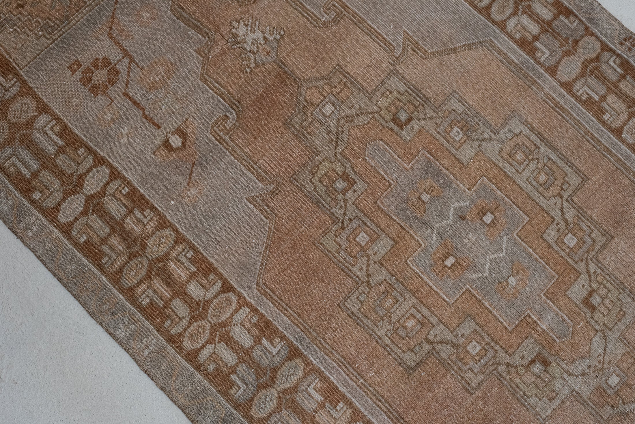 3&#39;10 x 7&#39;9 | Medium Light Anatolian Rug | W-3163