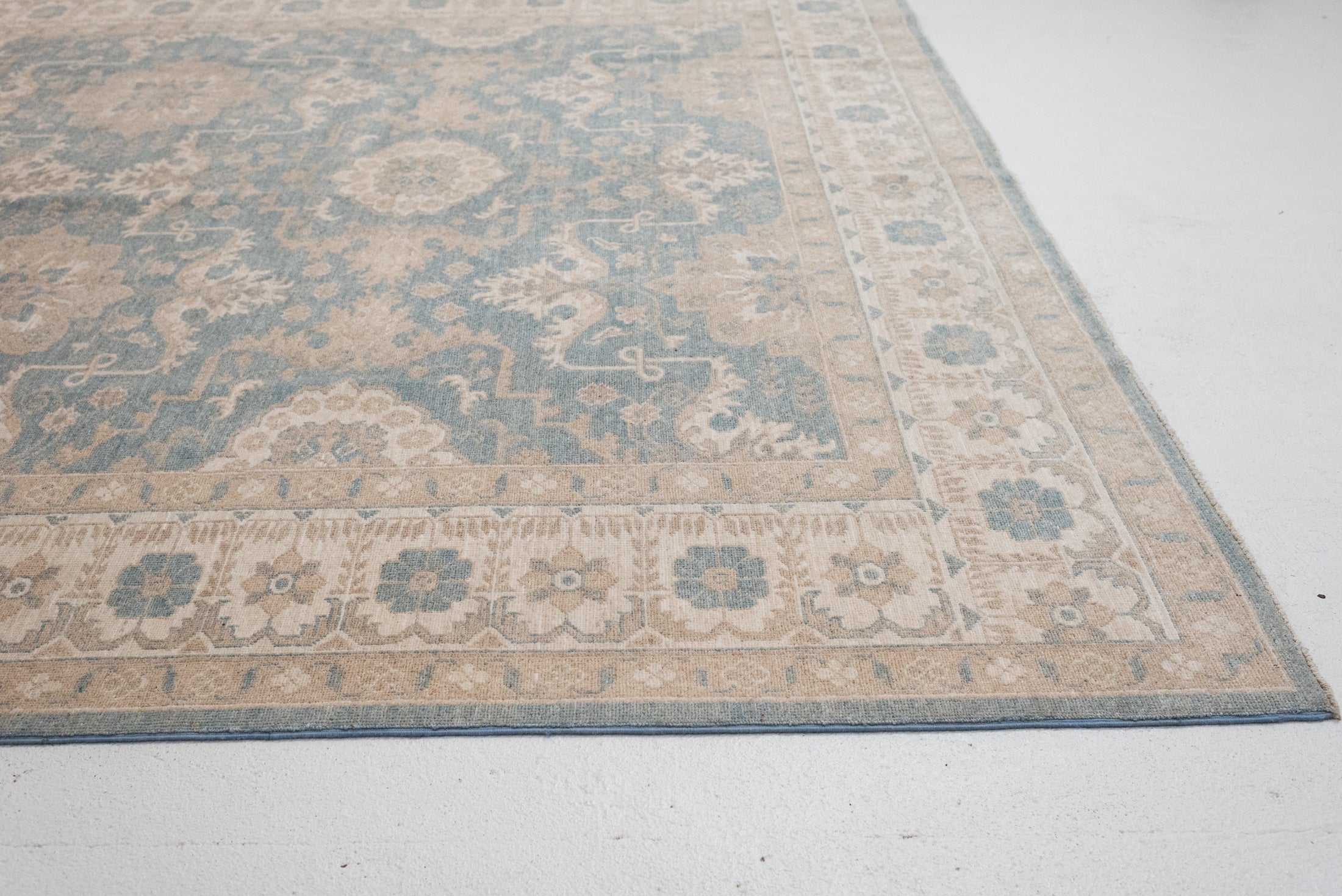 8&#39;0 x 9&#39;10 | New Light Blue Large Rug | D-3180