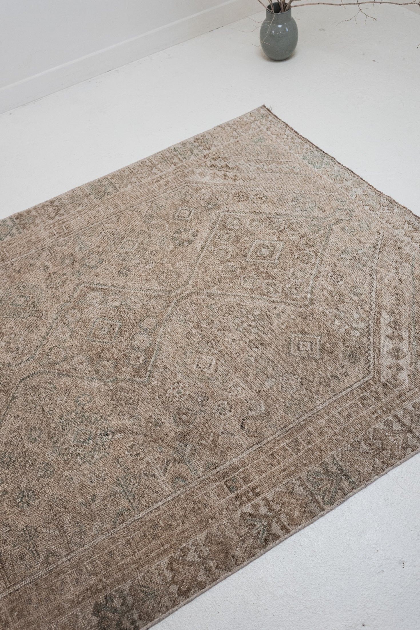 4&#39;7 x 6&#39;6 | Neutral Vintage Shiraz Rug | Designers CE-W-1938