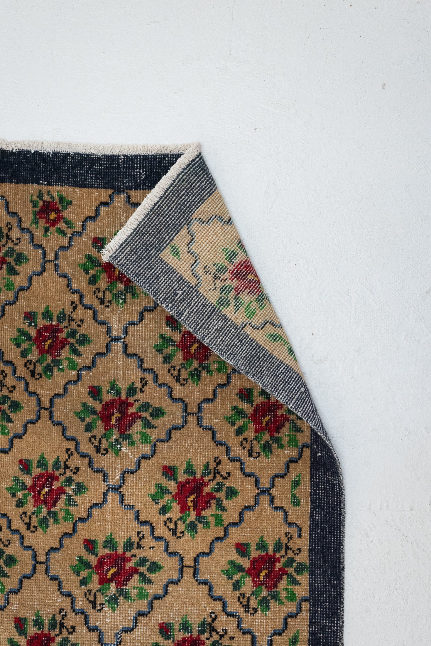 3&#39;8 x 6&#39;3 | Medium Vintage Floral Rug | N-3162