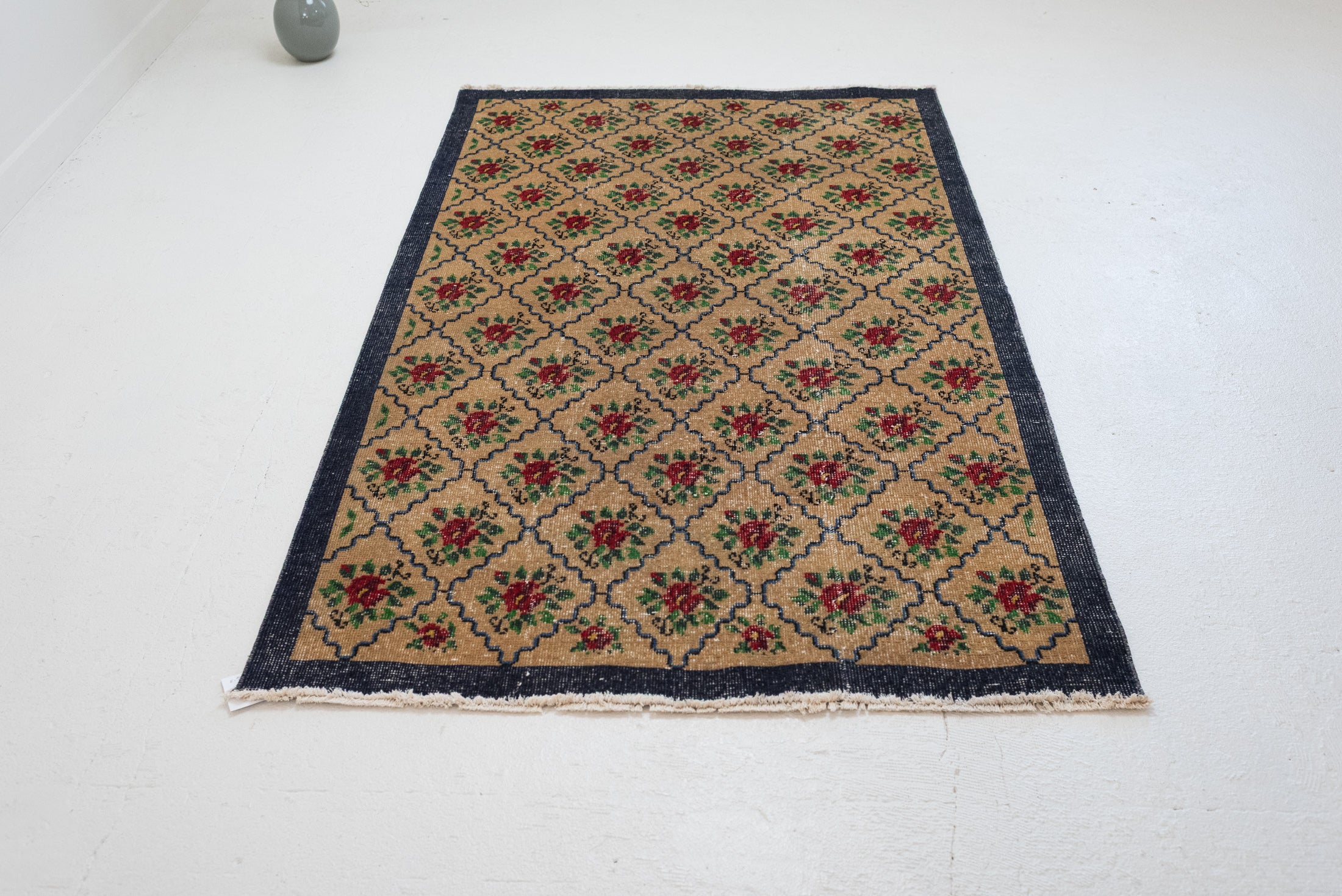3&#39;8 x 6&#39;3 | Medium Vintage Floral Rug | N-3162