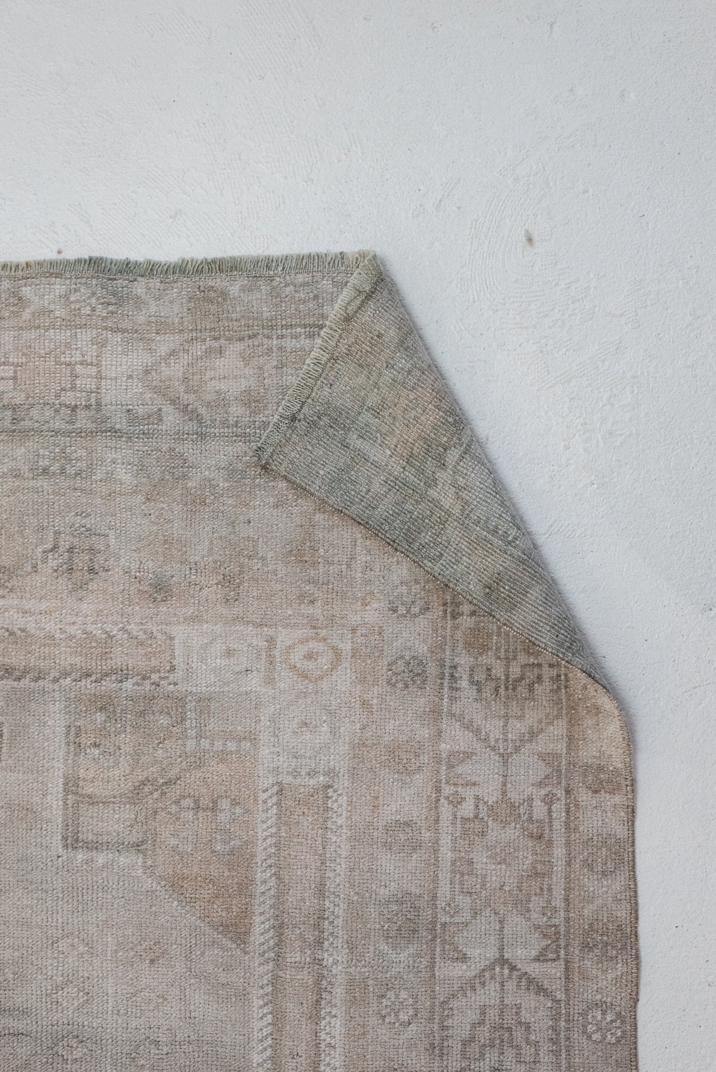 5&#39;11 x 10&#39;7 | Large Light Vintage Rug | C-3157